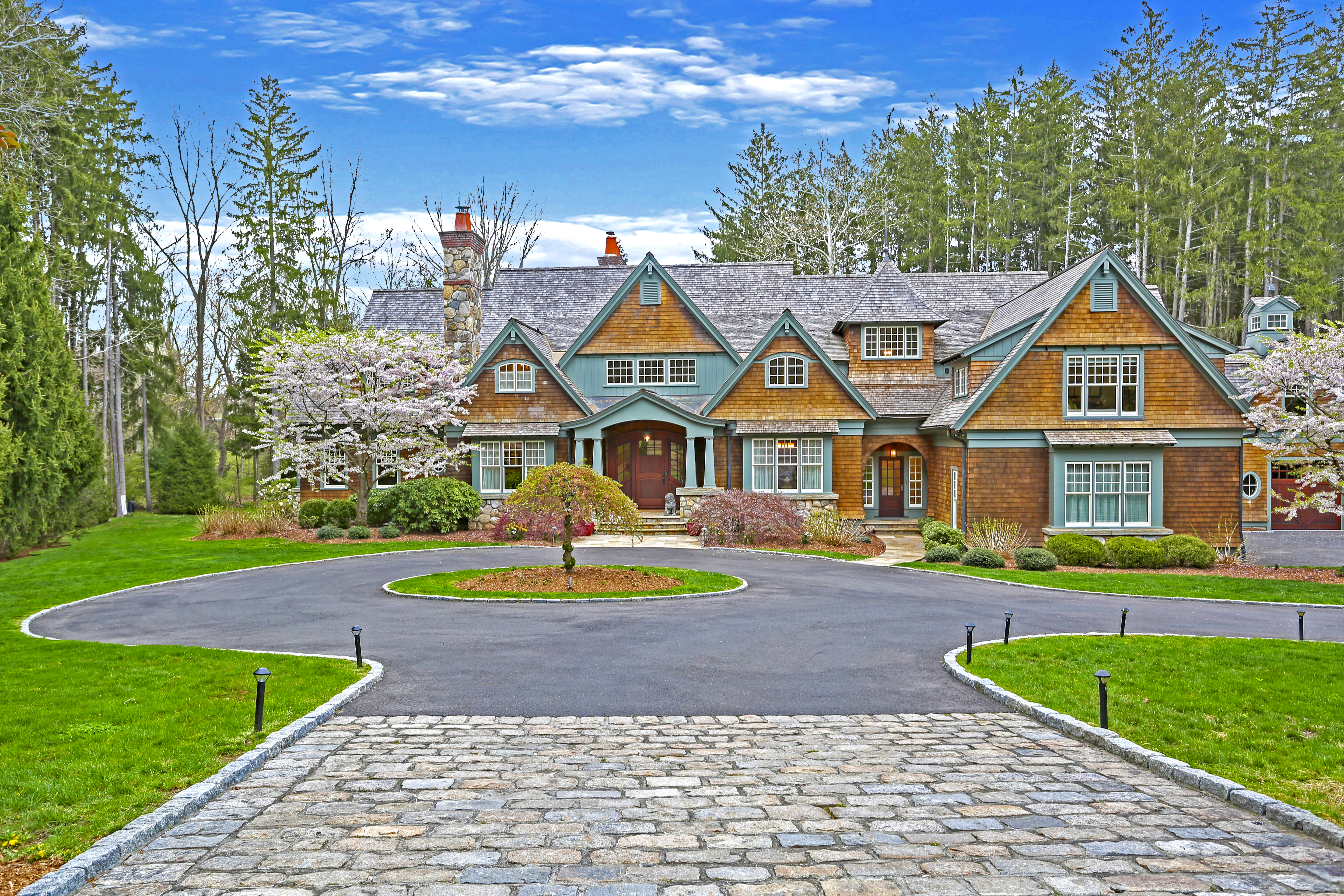 Custom Built Adirondack Estate in Red Coat Neighborhood