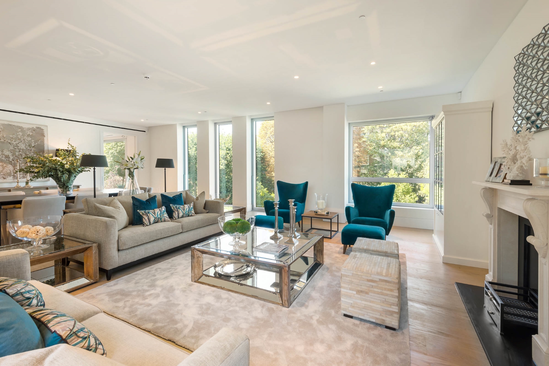 An stunning three bedroom apartment in one of London's most desirable locations