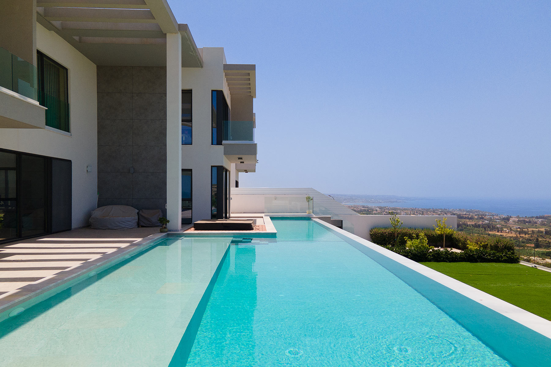 Immaculate Modern Villa with Overflow Pool and Sea Views