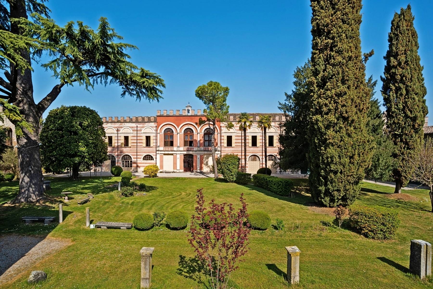 Historic villa on the morainic hills near Lake Garda