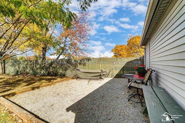 Palmwood Ave, Monroe, MI 48161