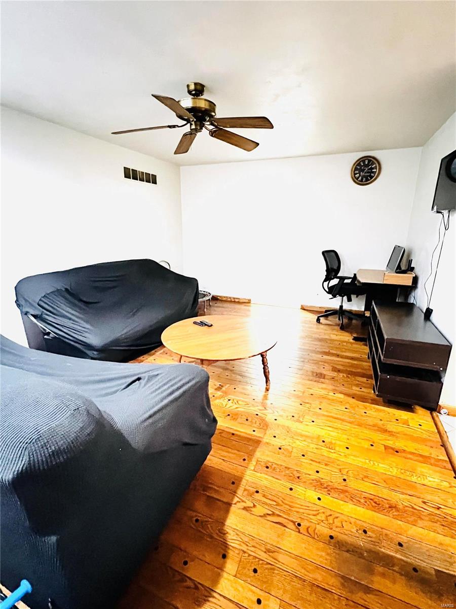 Gillon Ct, Florissant, MO 63034 #1