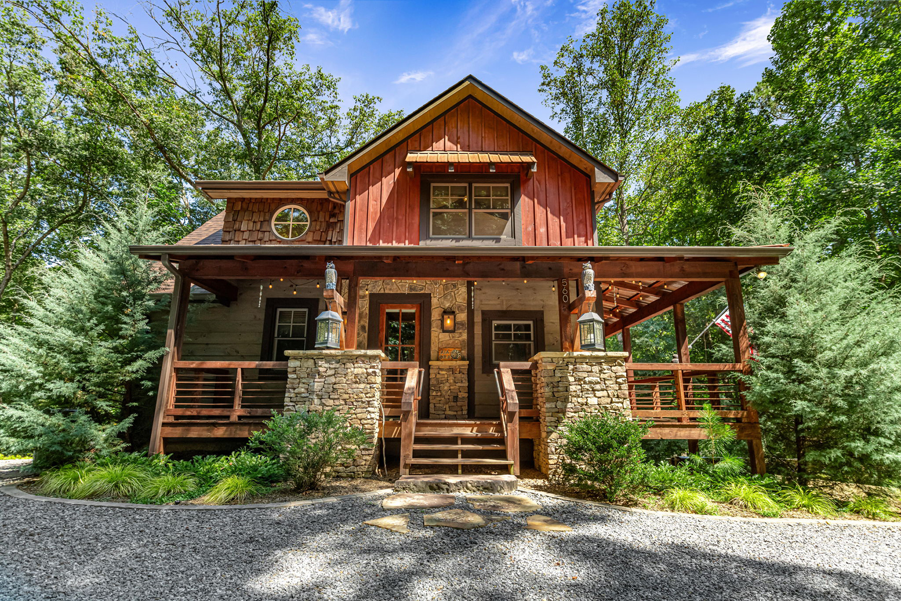 Rustic Modern Lodge with Timeless Charm in Blue Ridge