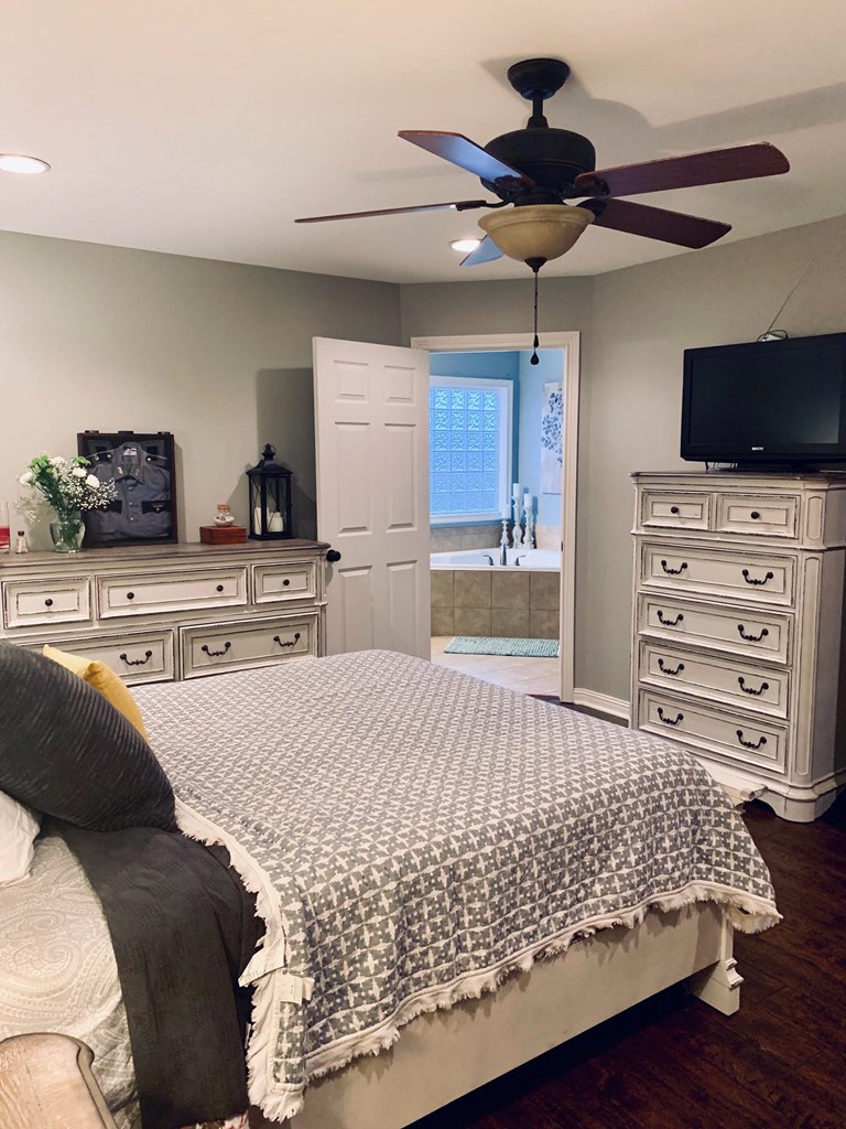 Porter Pike, Oakland, KY 42159