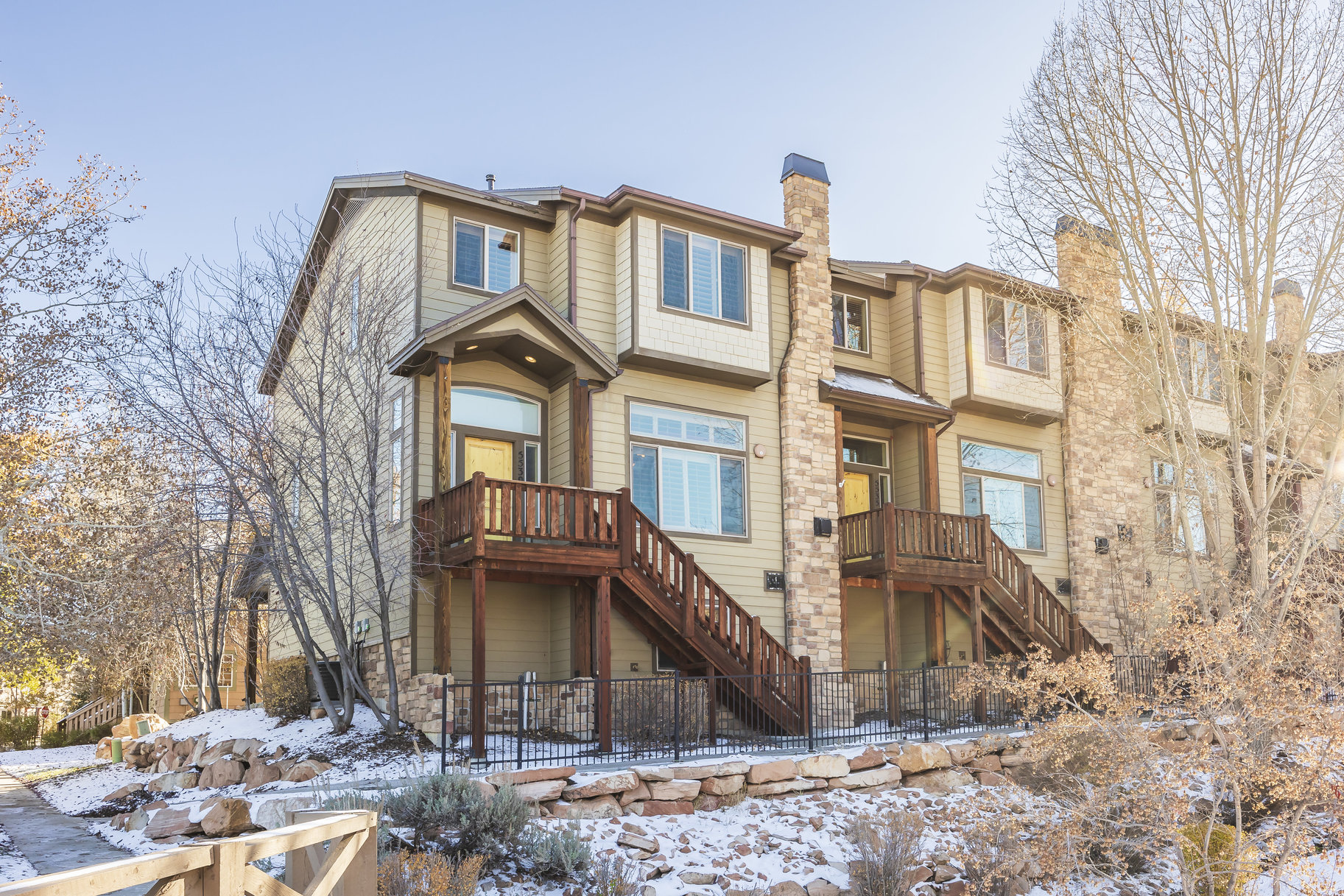 Mountain Escape Awaits Bear Hollow Townhome with Prime Location & Amenities