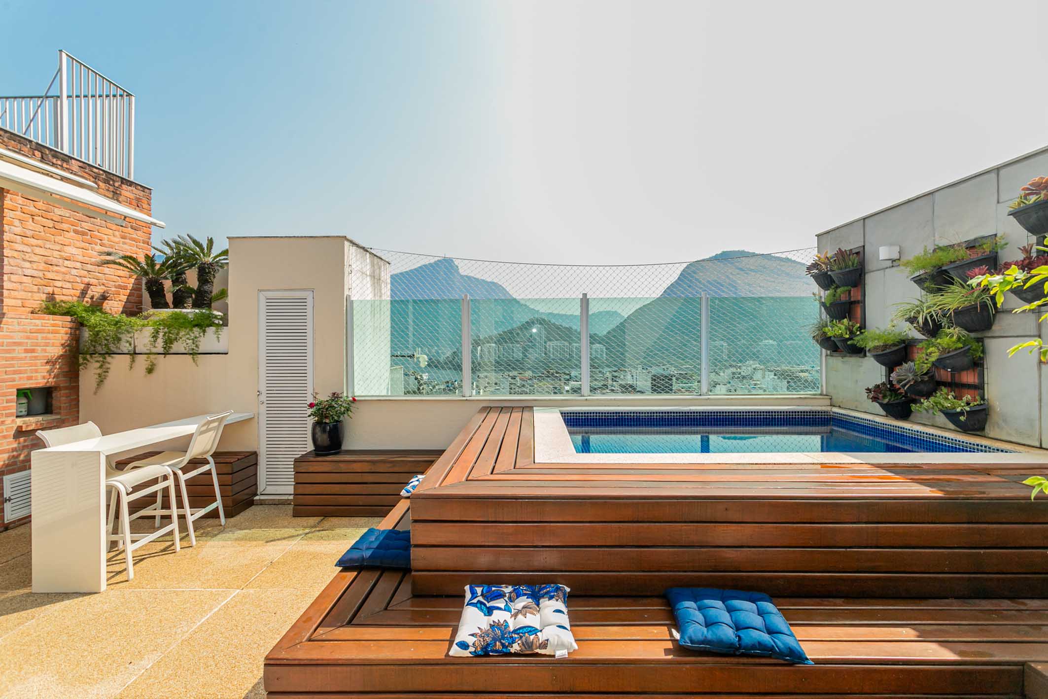 Duplex penthouse with views of the beach and Lagoa in Ipanema's golden quadrilat