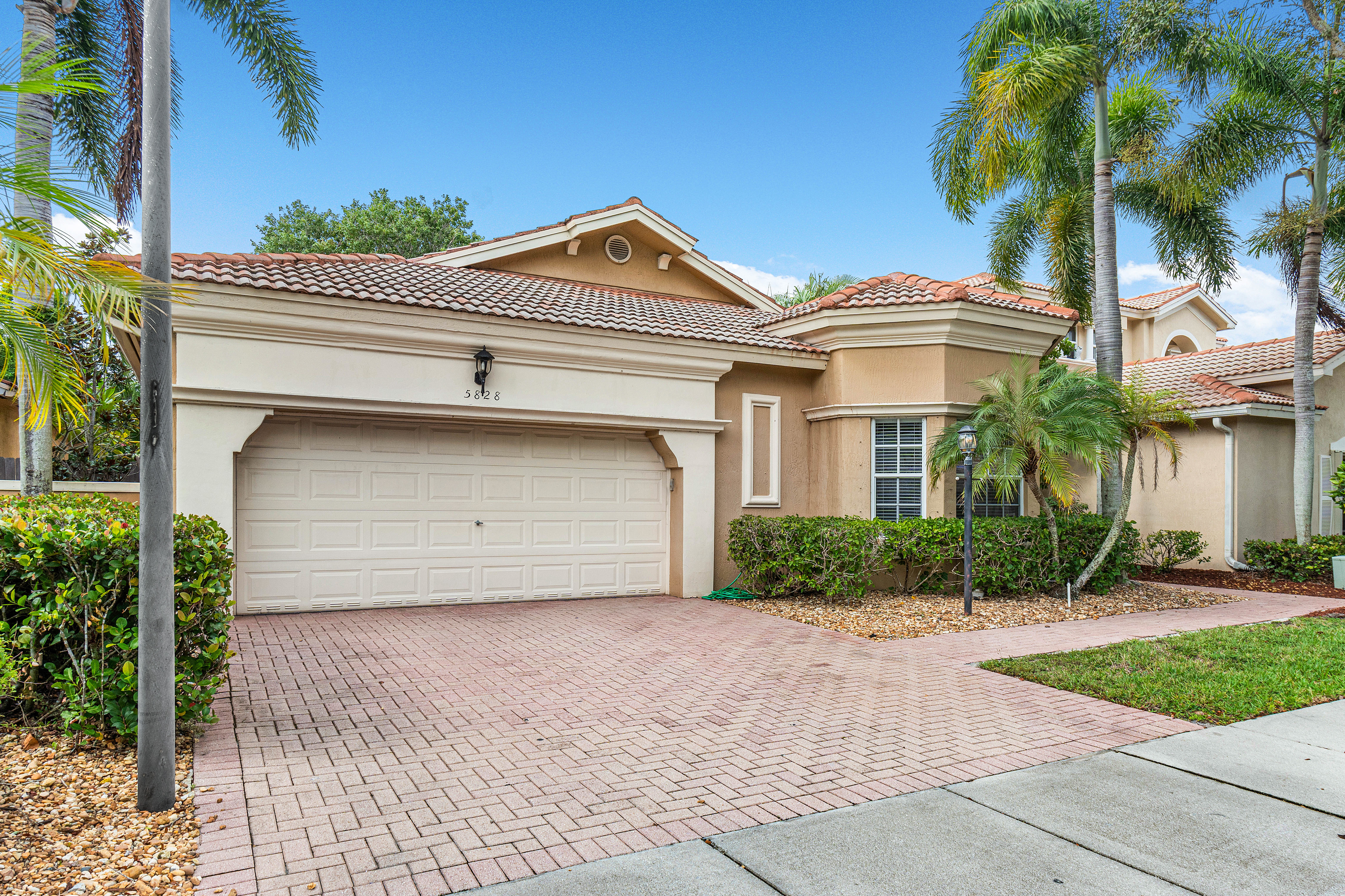 5828 NW 121st Avenue, Coral Springs, FL, 33076