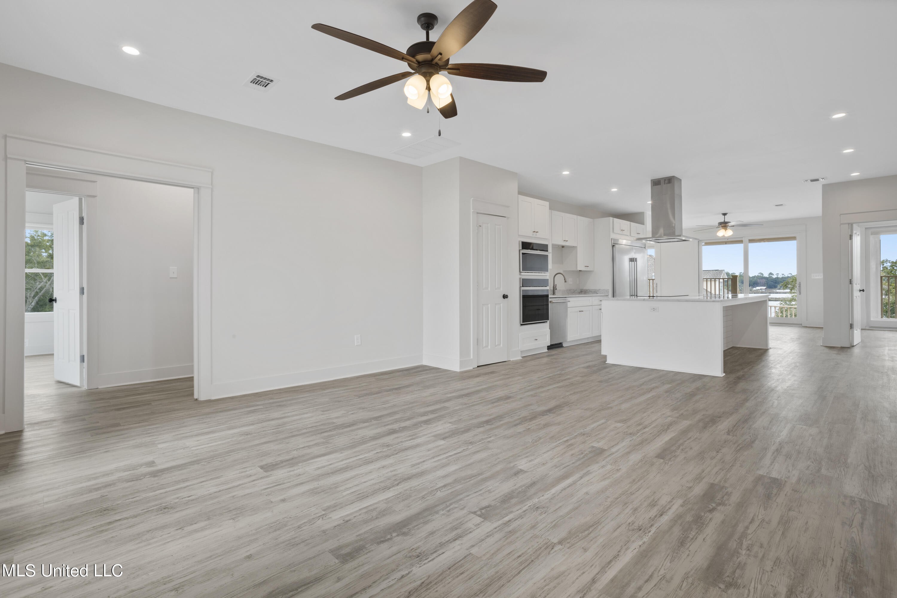 238 Lovers Ln, Ocean Springs, MS 39564