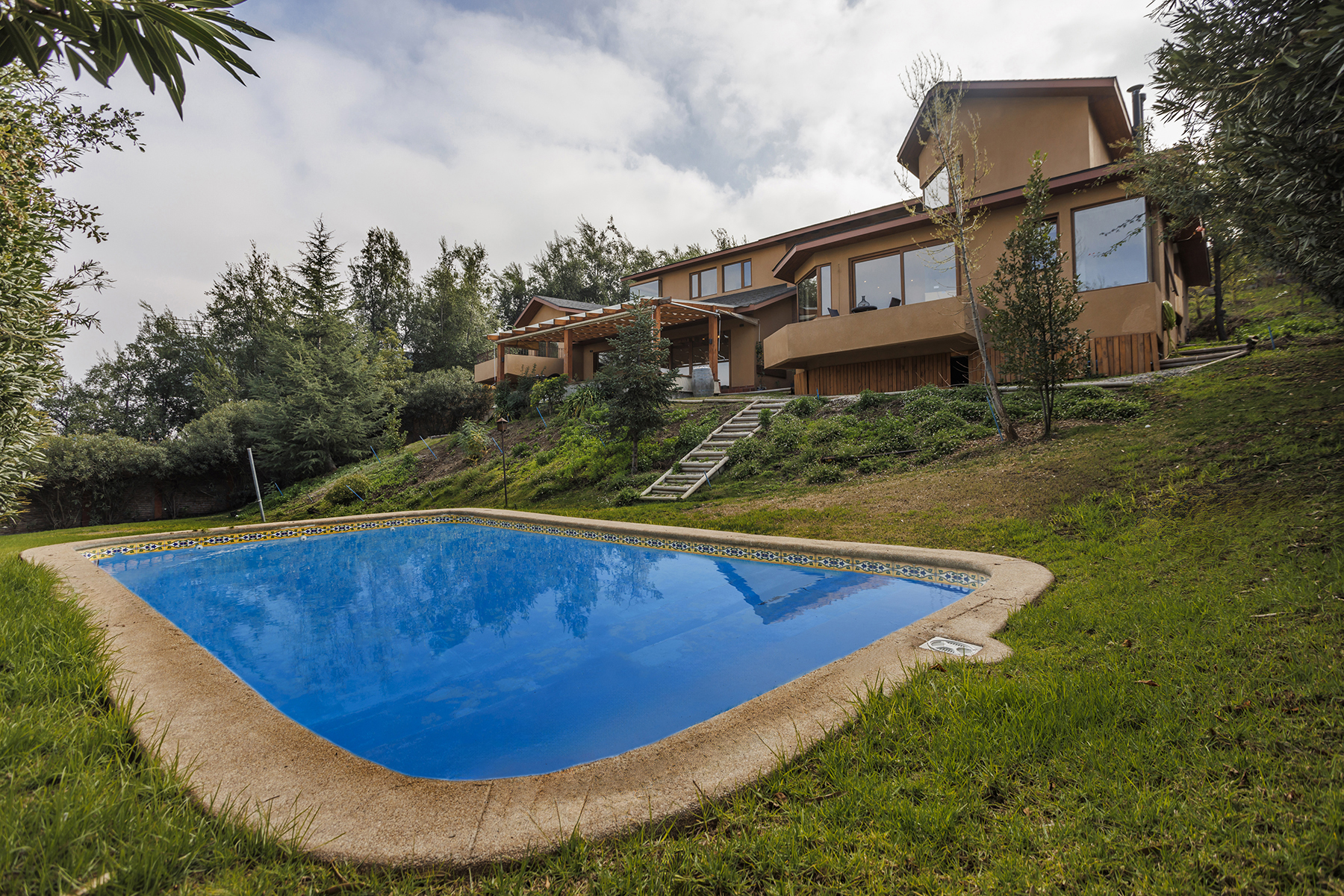 House with privileged view, 5 bedrooms in Cerro Los Dominicos.