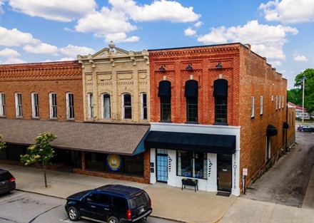 Main level Retail/office/Restaurant on State Rd 9 across from Lagrange County Courthouse