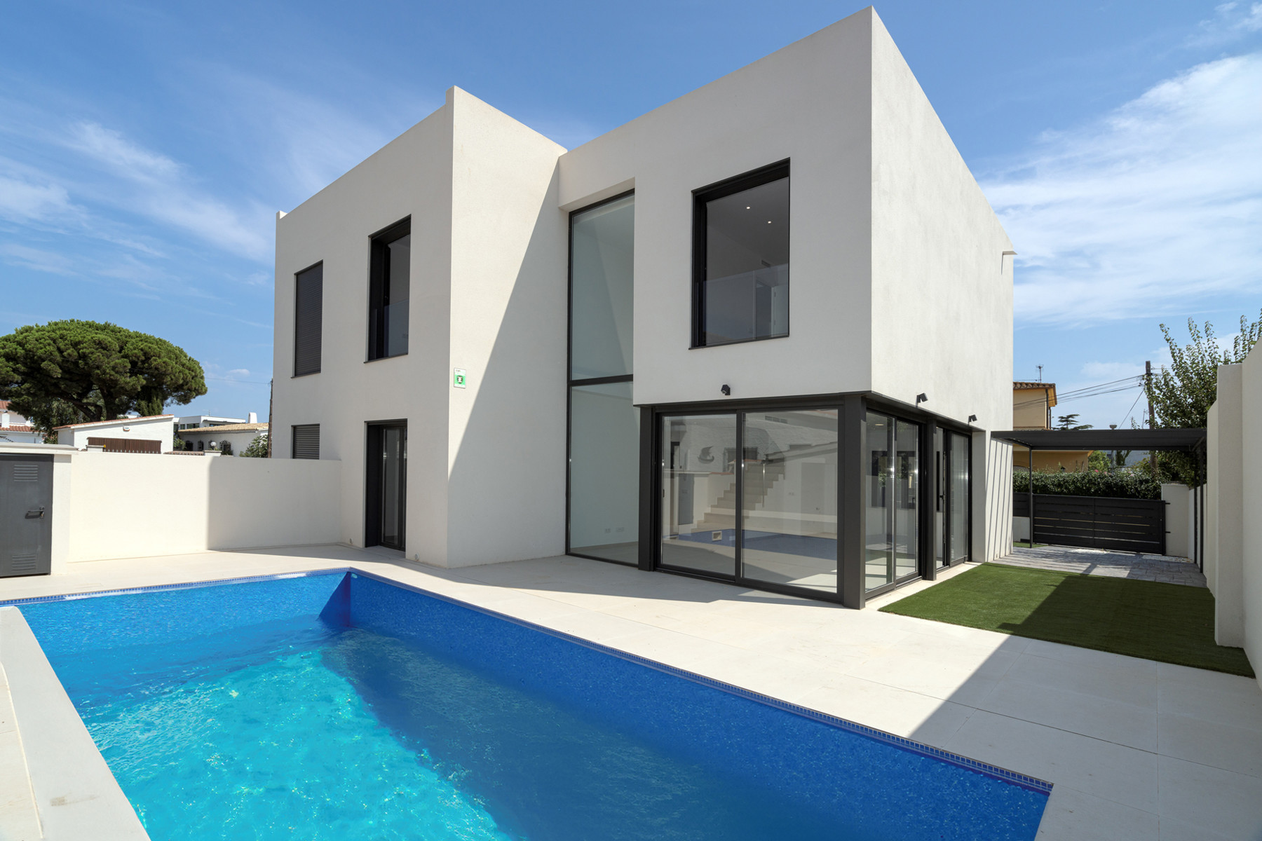 Modern semi-detached house in Requesens - Empuriabrava