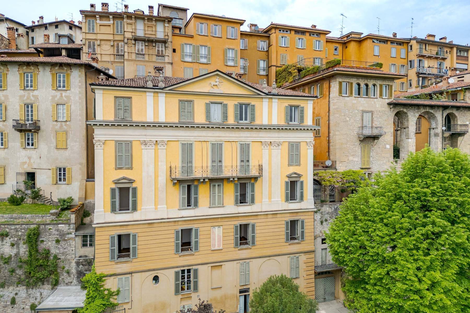 Elegant apartment in historic Upper Bergamo.