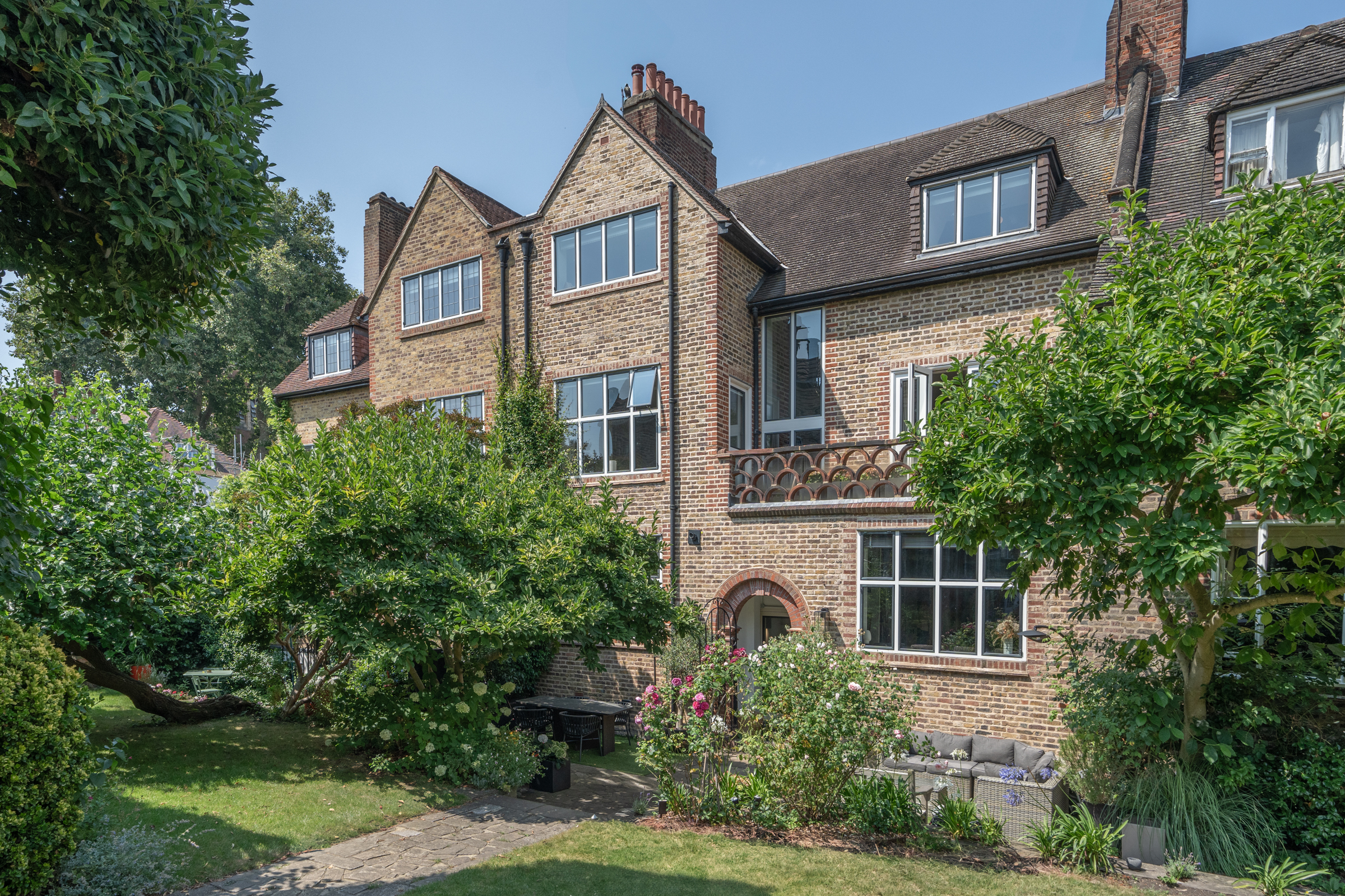 Impressive family home in the heart of Chelsea with access to private gardens.