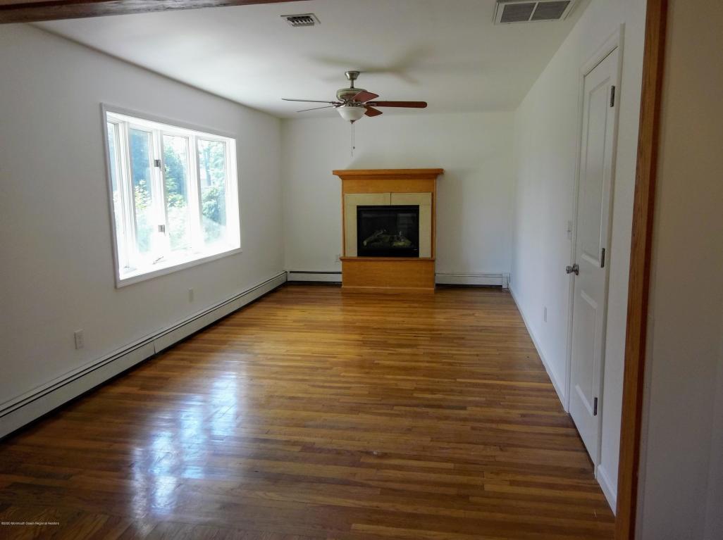 Derry Dr, Toms River, NJ 08753