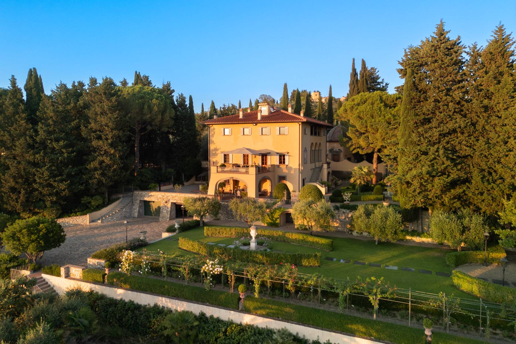 Majestic historic villa with pool and vineyard in San Casciano