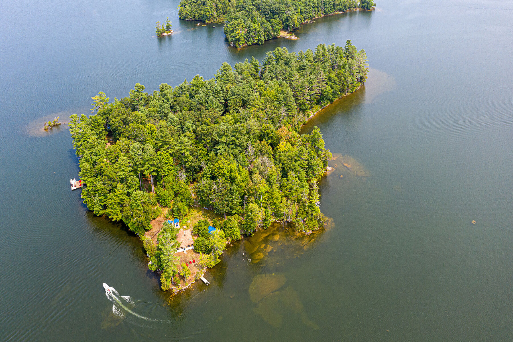 Private Island, Amazing Lake