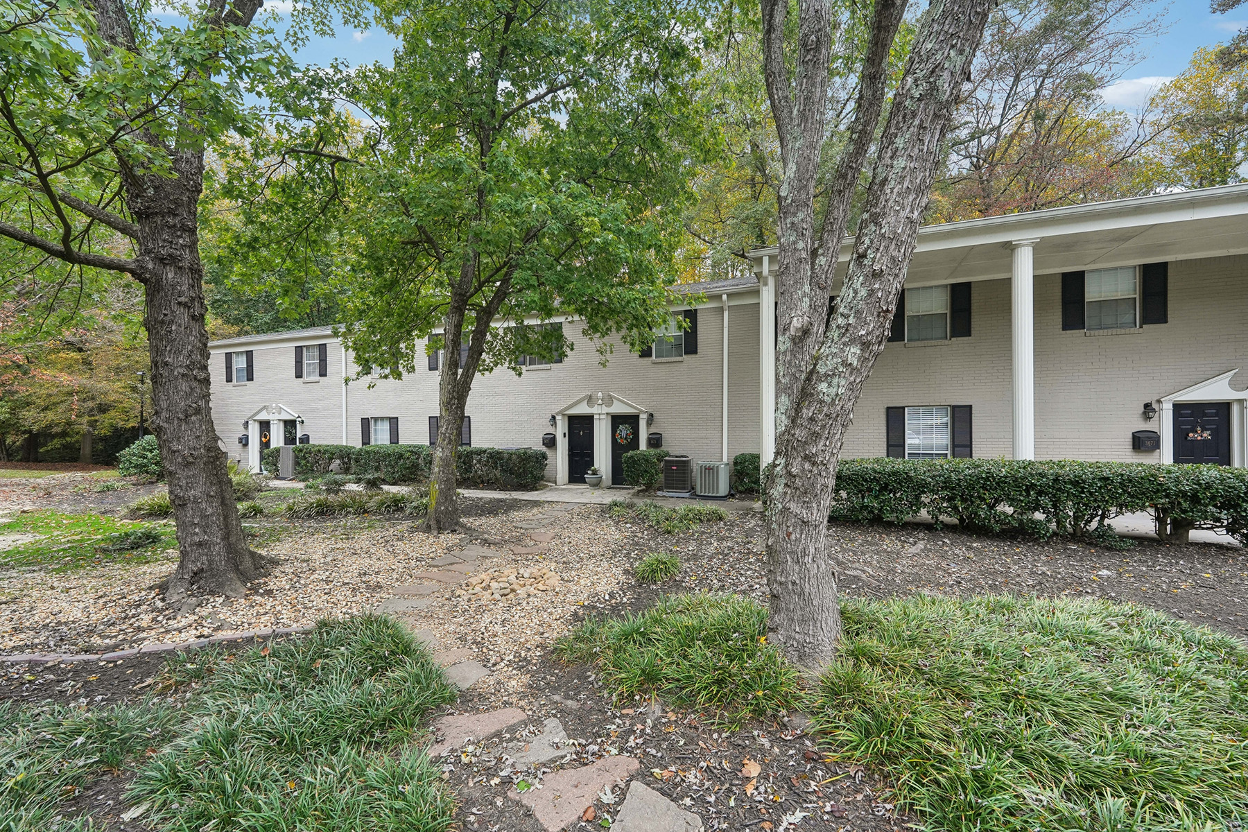 Beautiful, Renovated Two Story Home in Gated Essex House in Historic Vinings