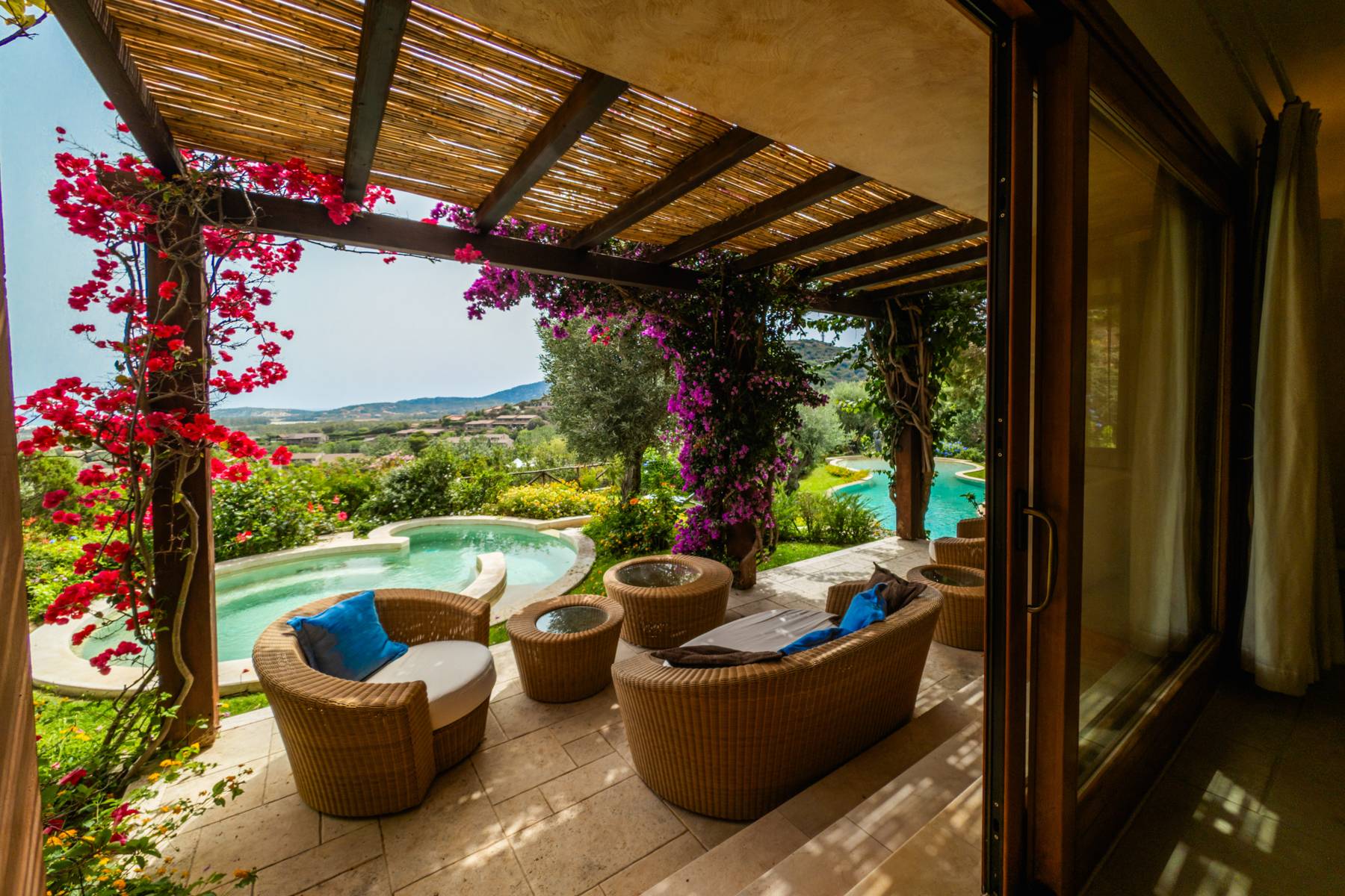 Villa with panoramic views on the bay of Chia