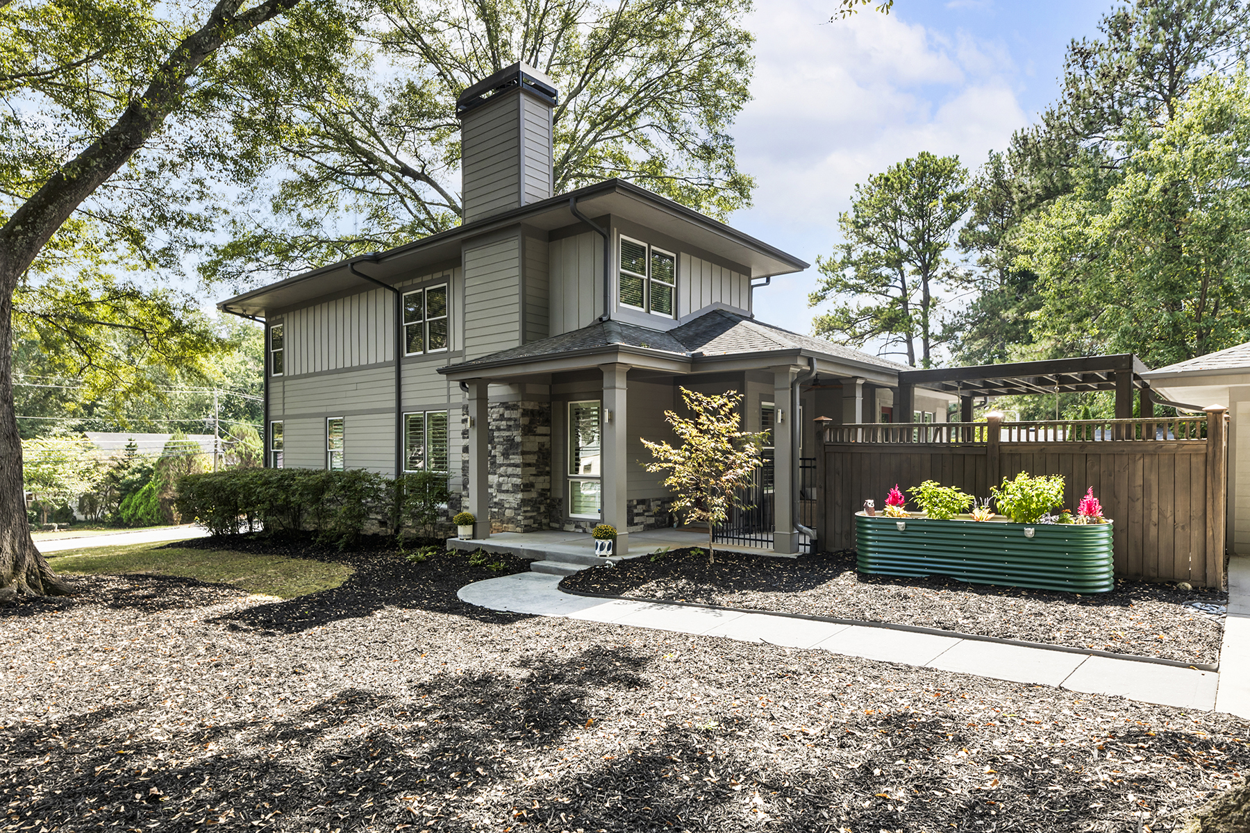 Immaculately Maintained Prairie-style Home in Woodland Hills