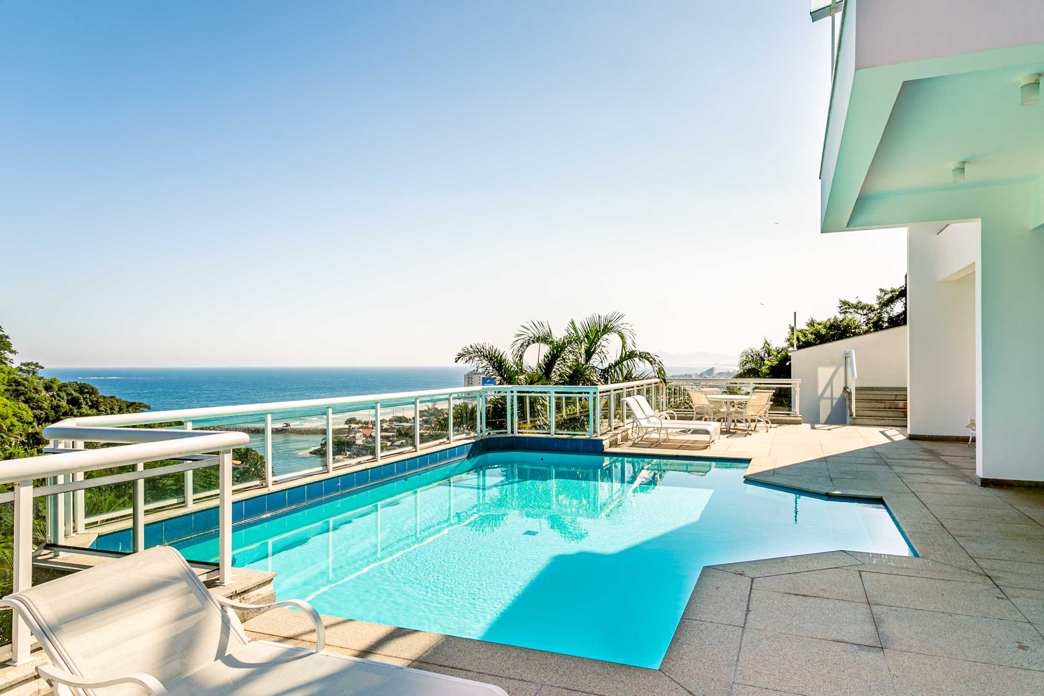 House in an exclusive condominium in Joatinga with stunning ocean views