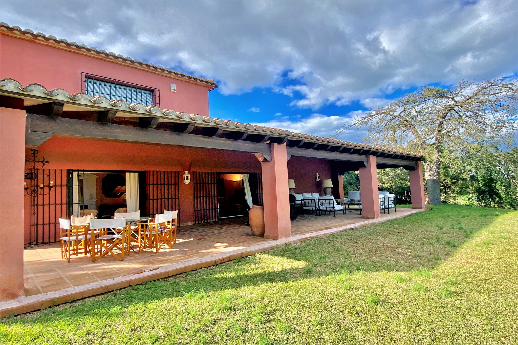 Mediterranean finca with pool and fantastic views of the Montgó Natural Park