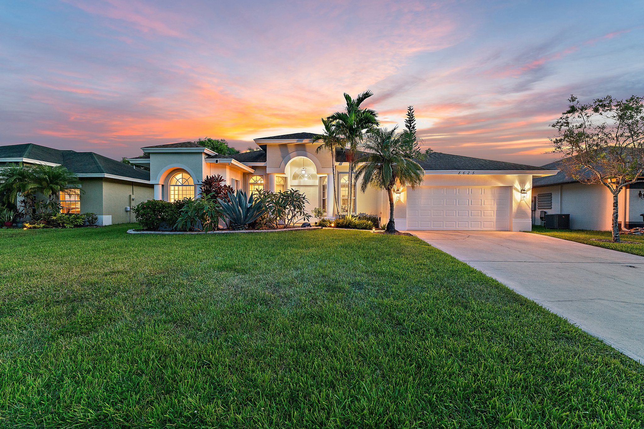 8625 SE Pinehaven Avenue, Hobe Sound, FL