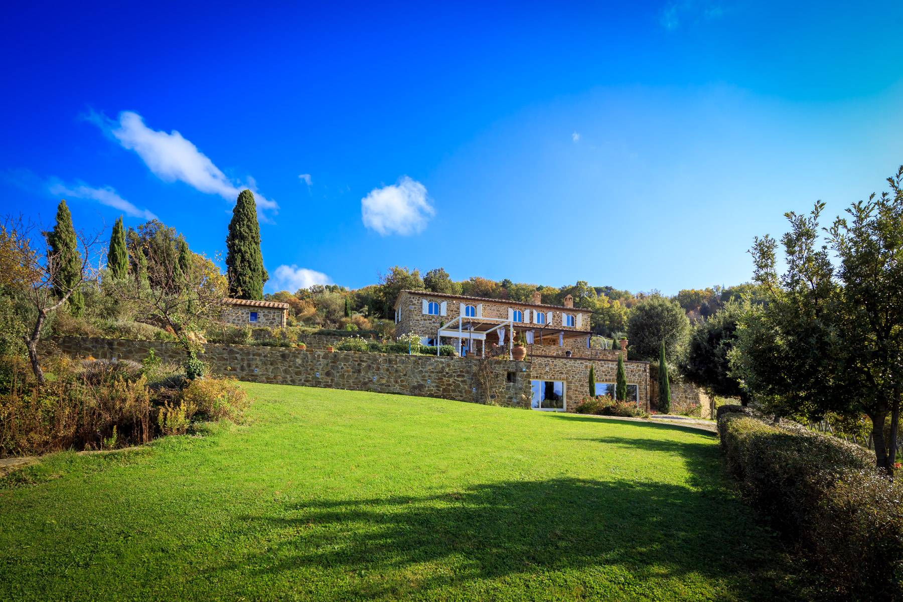 Marvelous newly restored farmhouse close to Montalcino