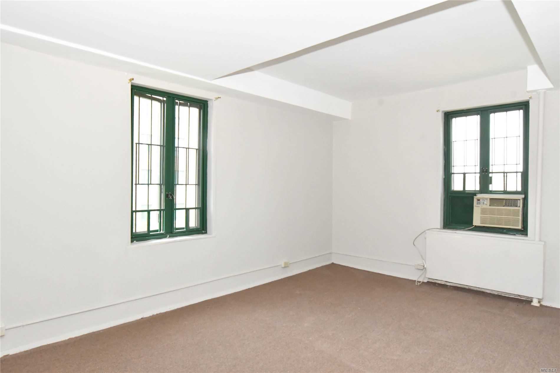 Metropolitan Ave, Bronx, NY 10462 #1