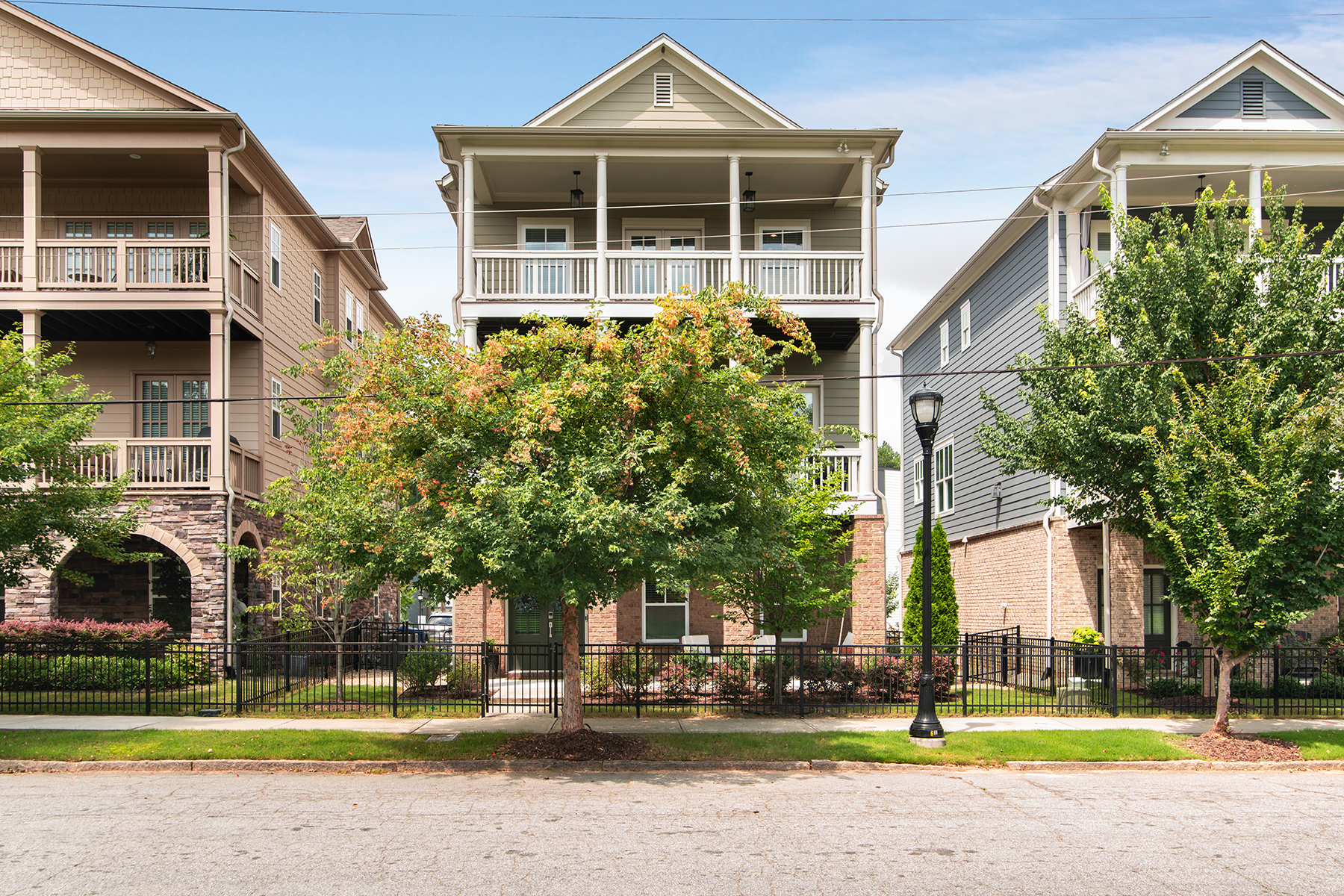 Fantastic Like-New Craftsman Home In Sought-After West Town Community