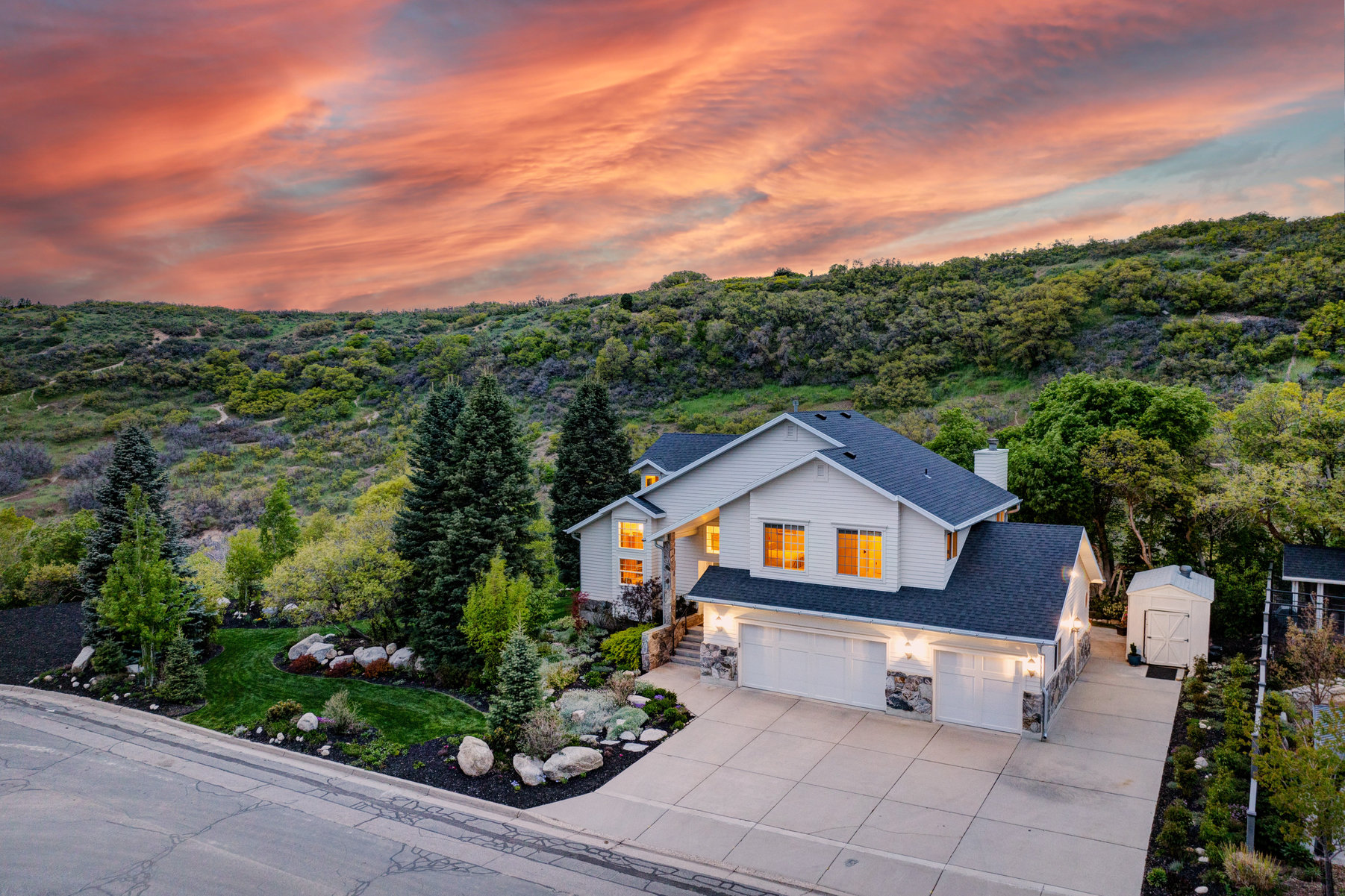 Tranquil Stream-Side Retreat: Luxury Living in Dimple Dell