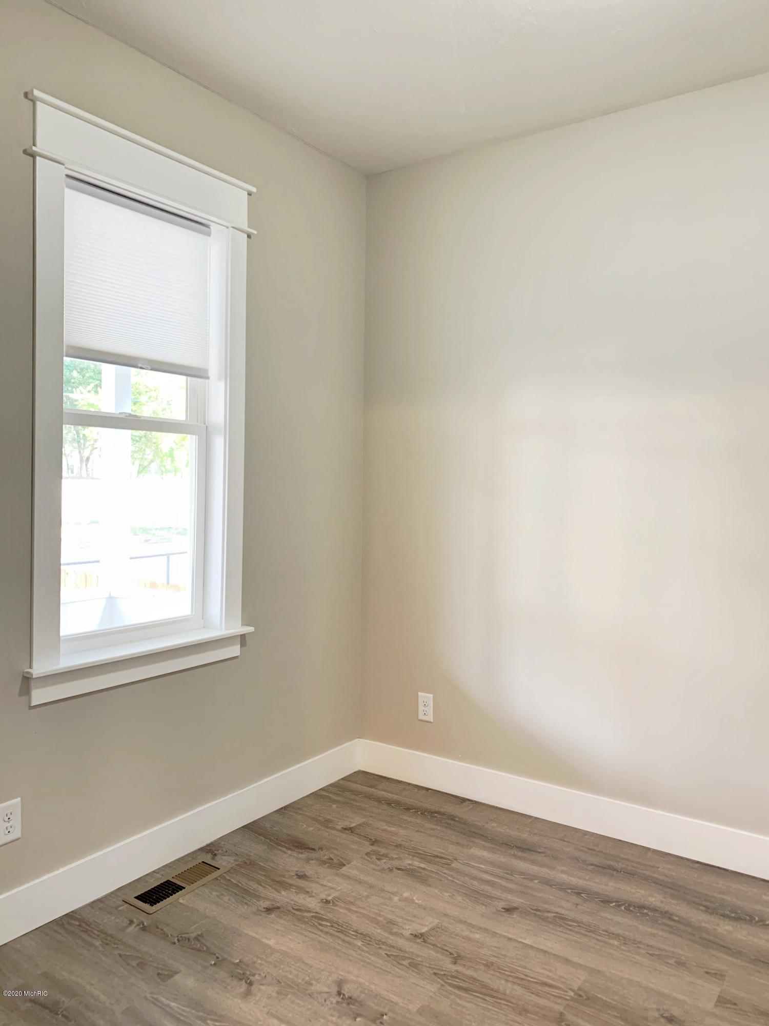 7th St, Muskegon, MI 49441 #1
