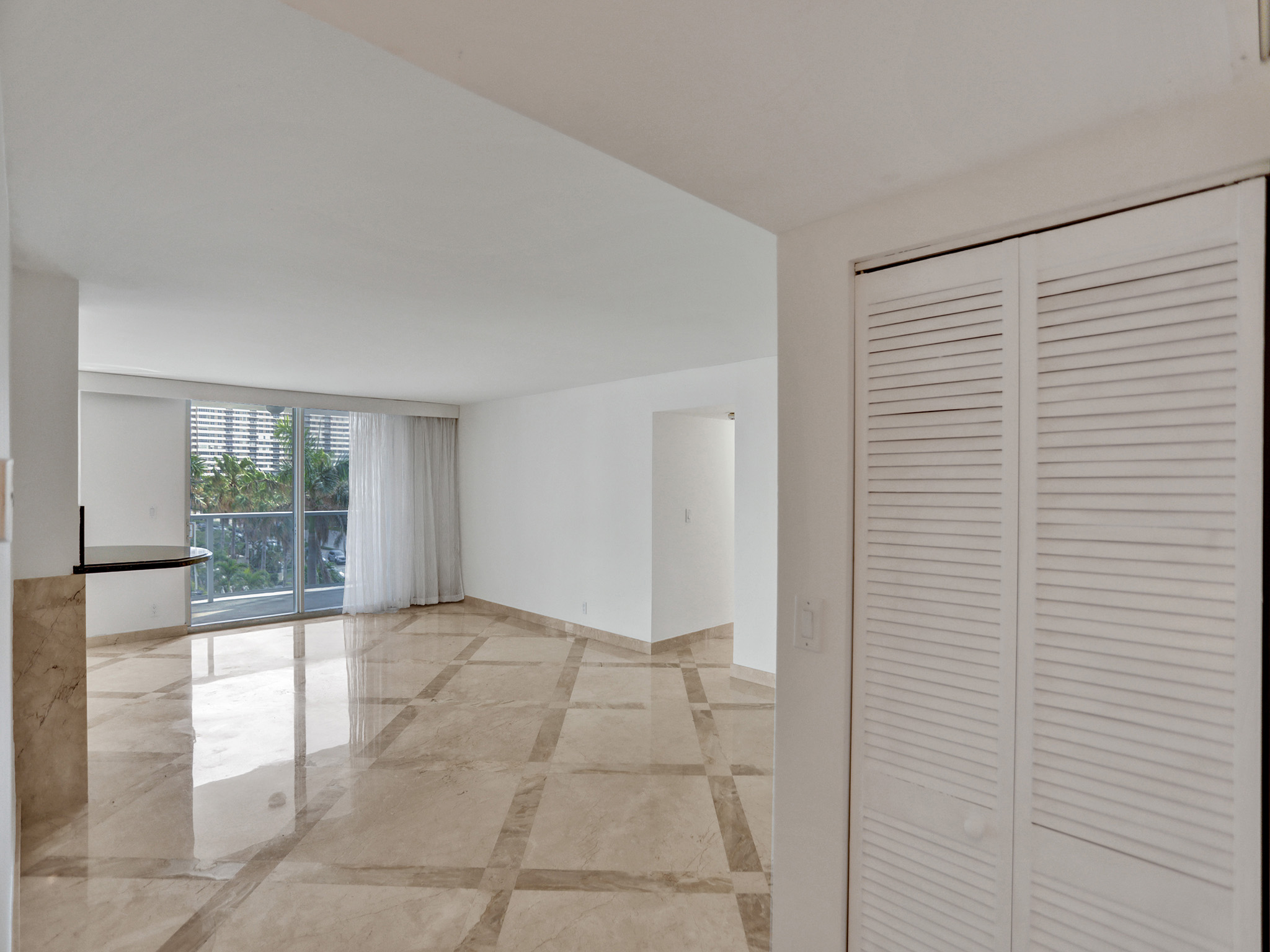 1880 S Ocean Dr, #402, Hallandale Beach, FL