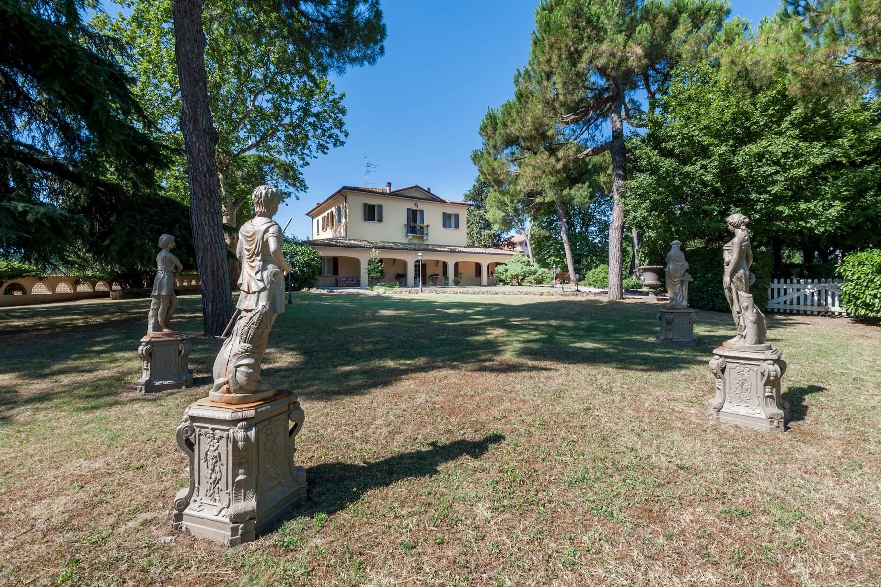 Villa with swimming pool on the hills of Bologna