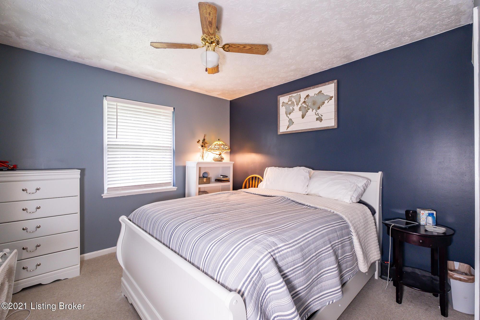 Closterwood Dr, Louisville, KY 40229 #1