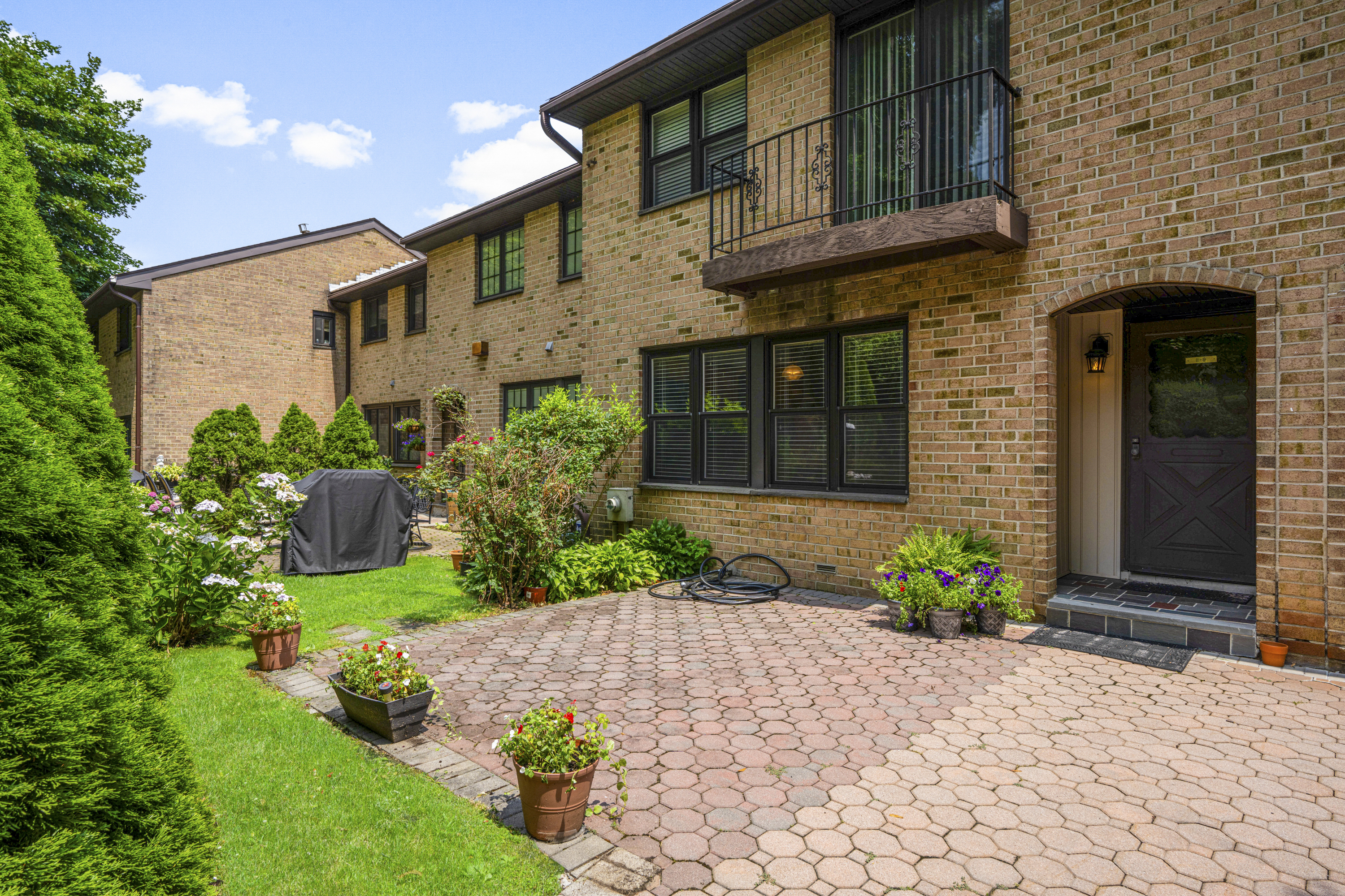 Sunny Townhouse Condo