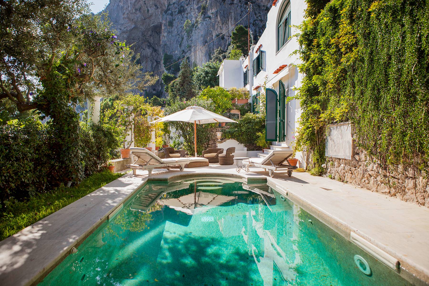 Magnificent villa overlooking the Faraglioni rocks