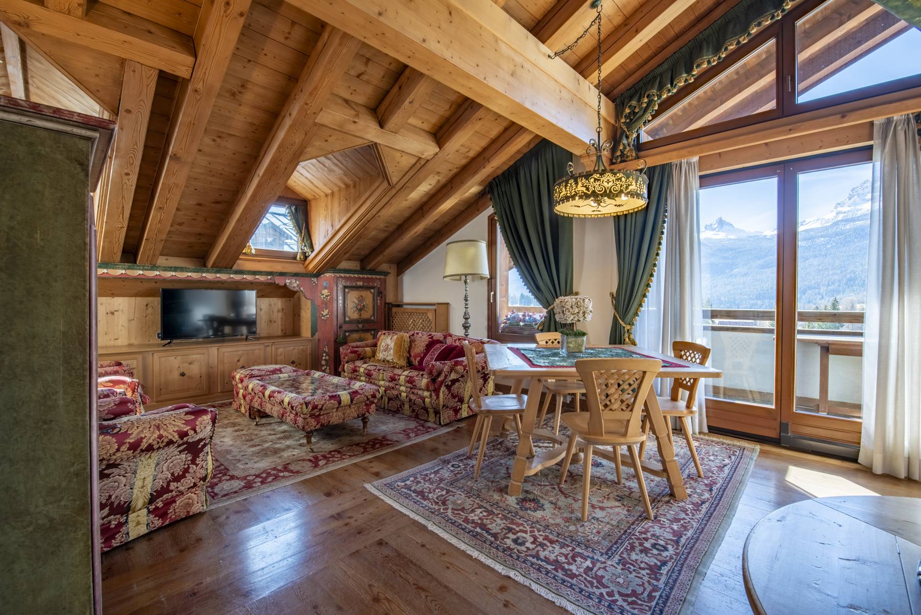 Penthouse with terrace in the heart of Cortina d'Ampezzo