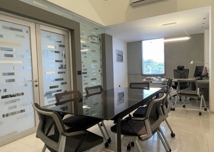 For Sale, Luxurious 240m2 Office in Commercial Plaza in Santa Ana
