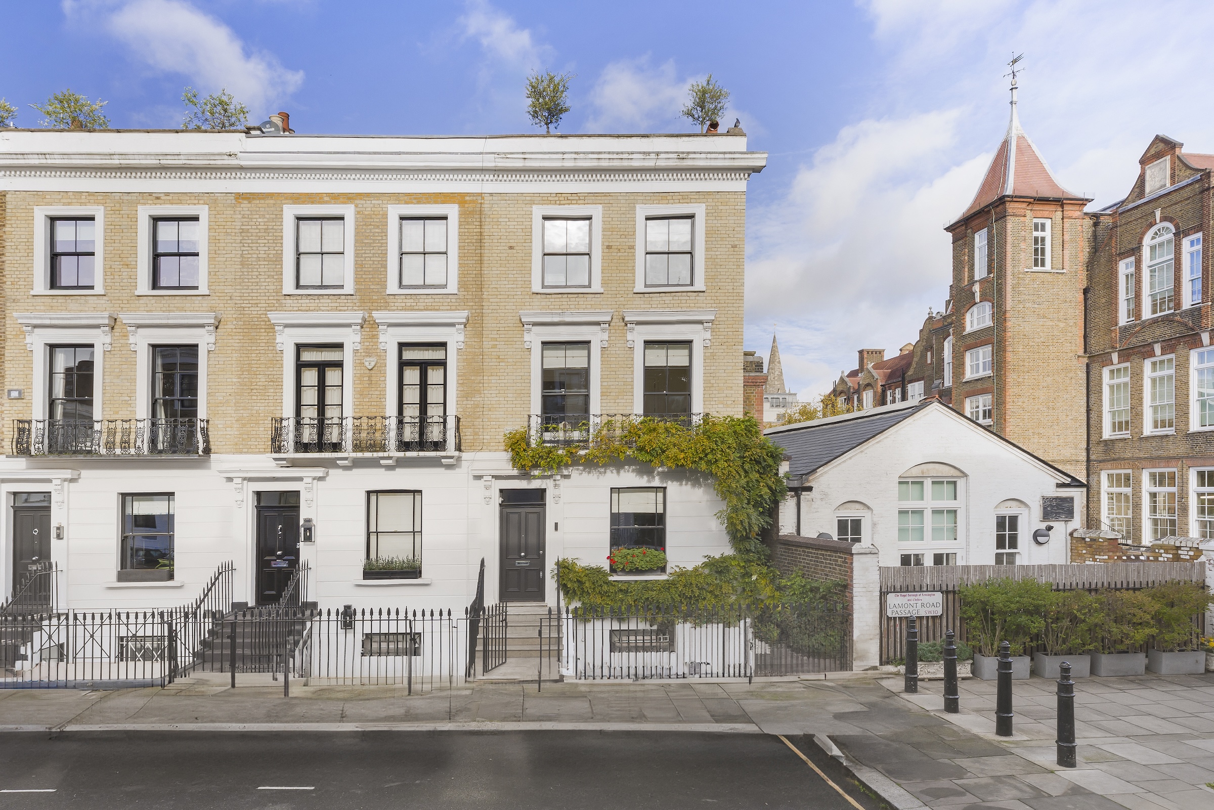 An attractive and light filled four bedroom family home in the heart of Chelsea