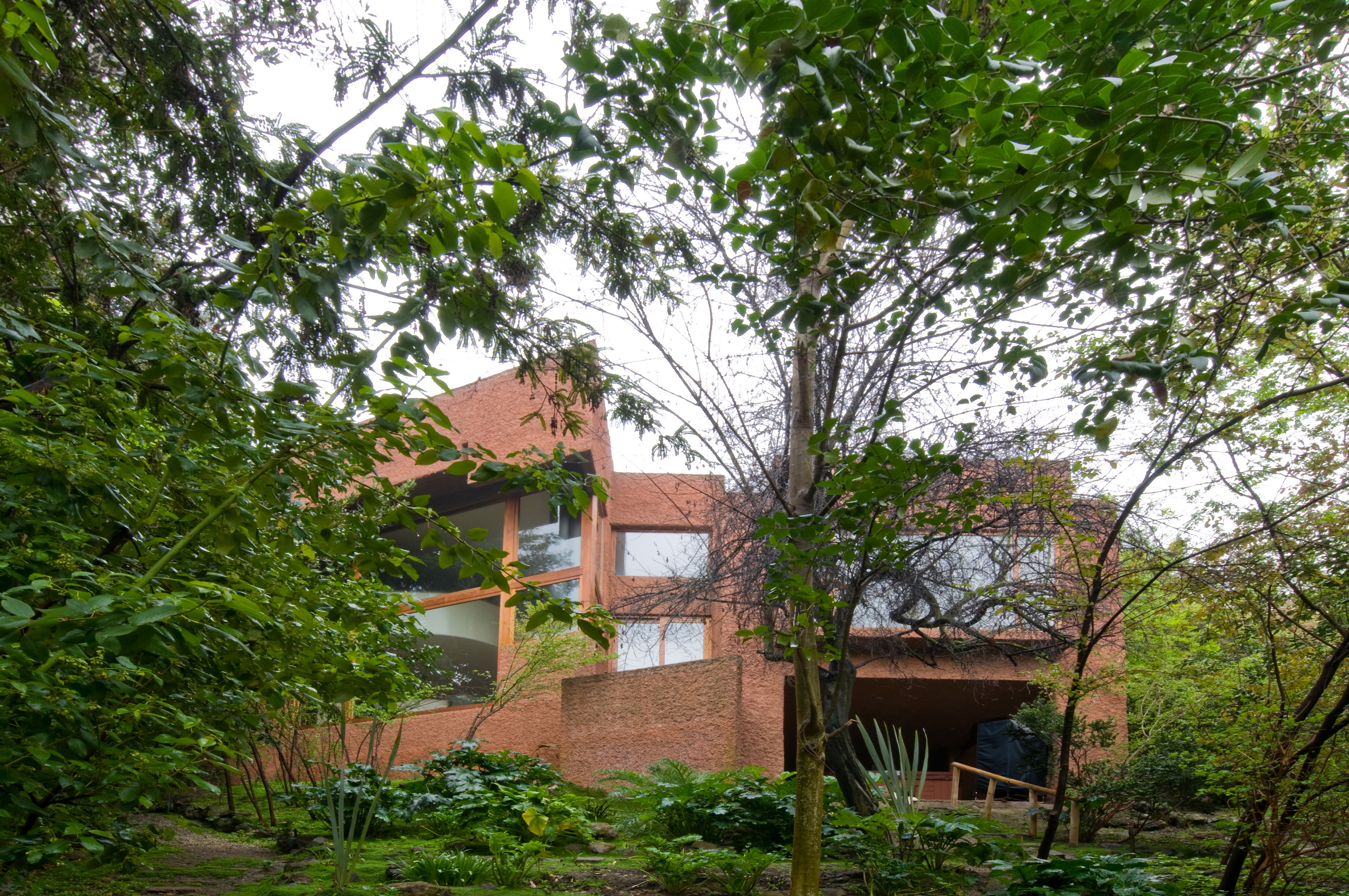 Elegant house in Lo Curro surrounded by trees