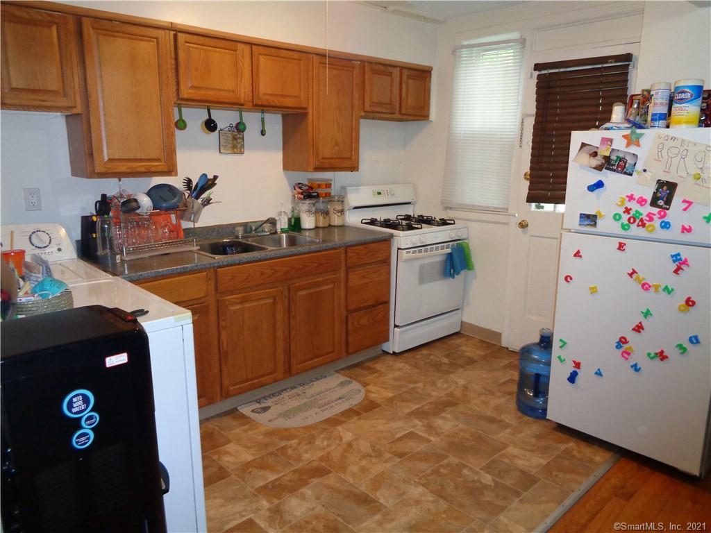 Saint James St, Manchester, CT 06040