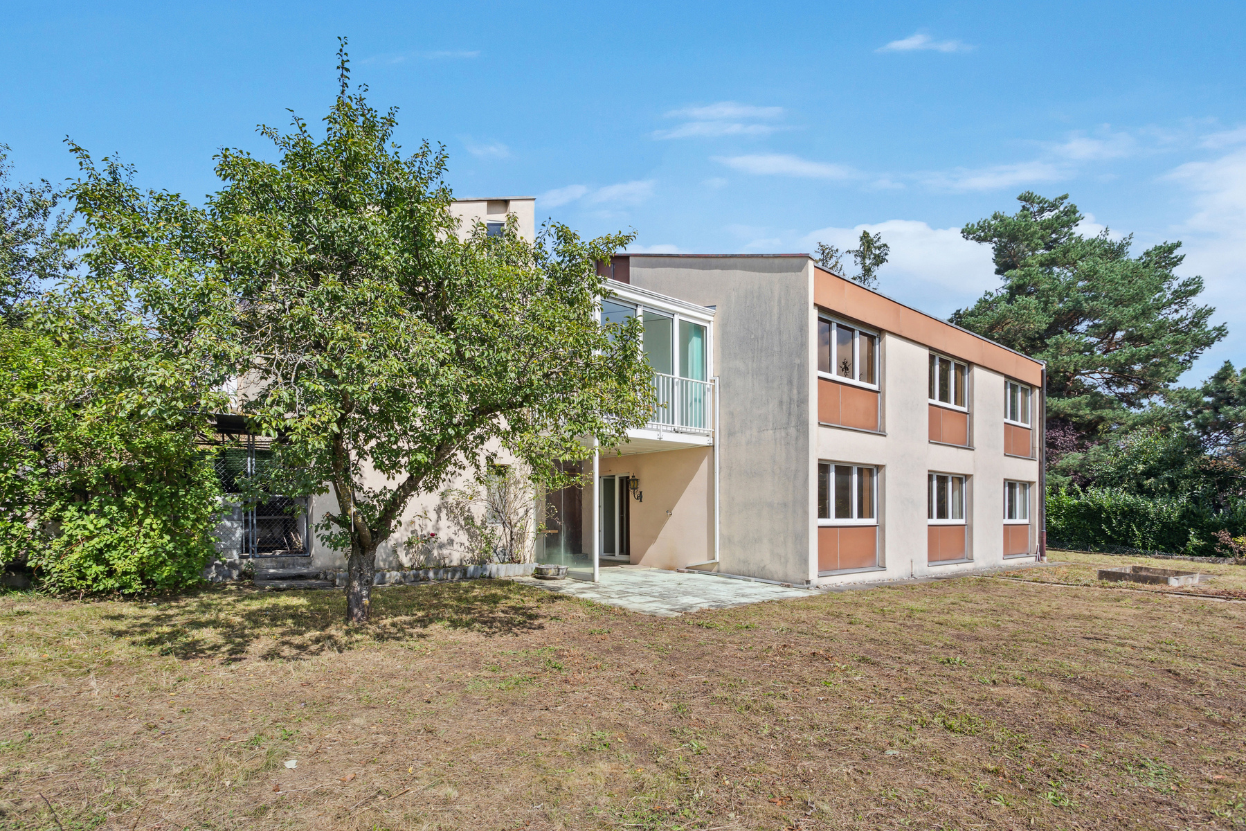 Large detached house with uninterrupted view of the Pre-Alps