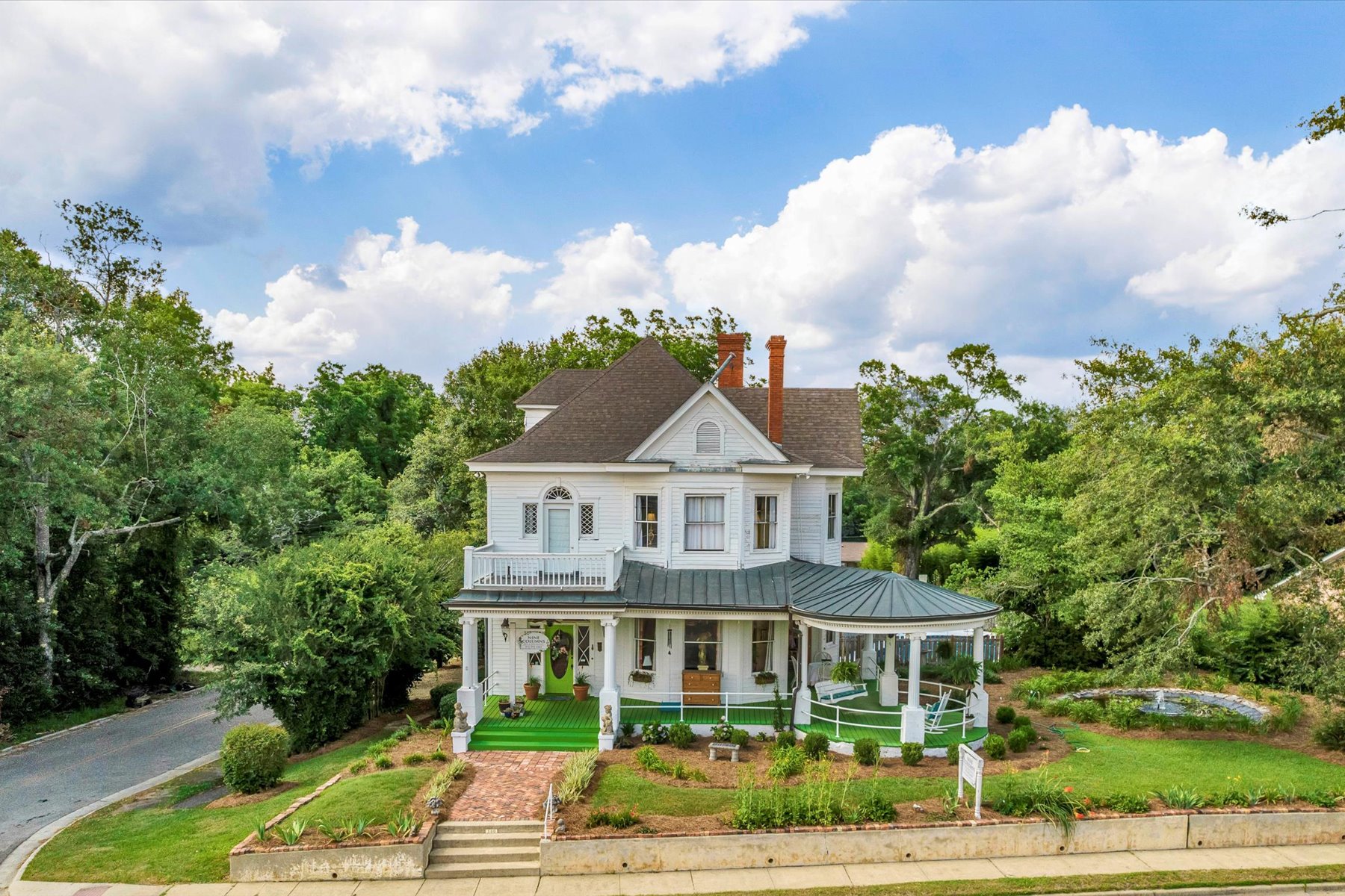 ?9 Columns? Exquisite Historic Bed & Breakfast