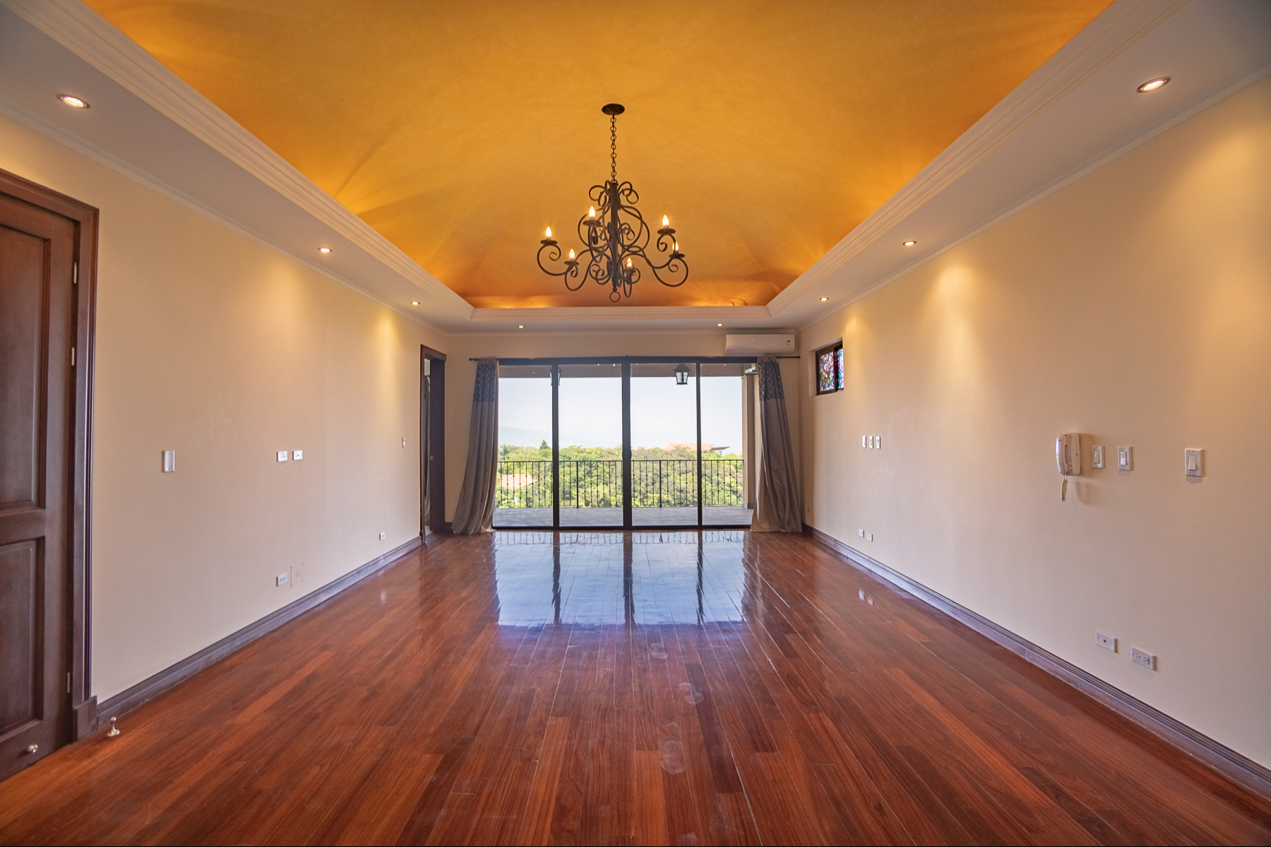 4 Bedroom House (Plus Service Bedroom) with Expansive views into Santa Ana