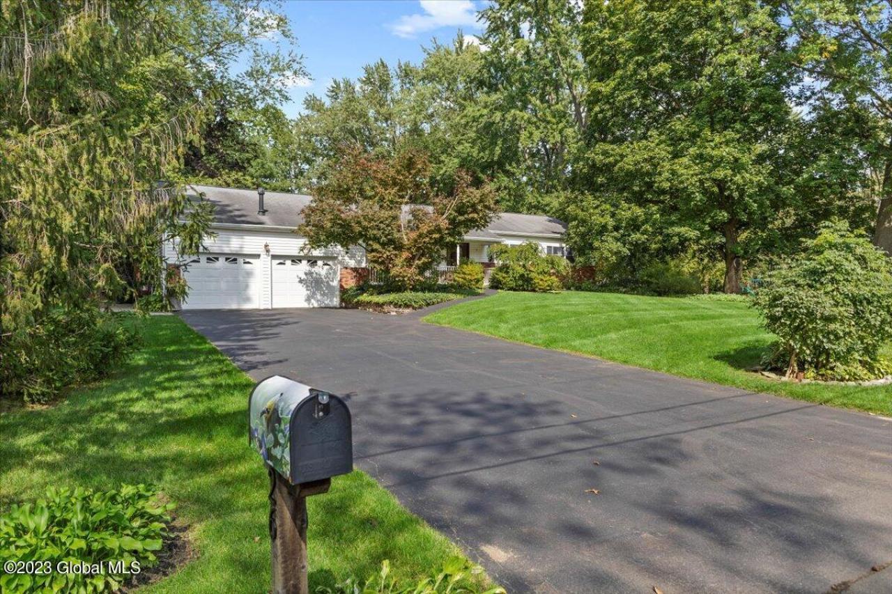 Valdepenas Ln, Clifton Park, NY 12065 #1
