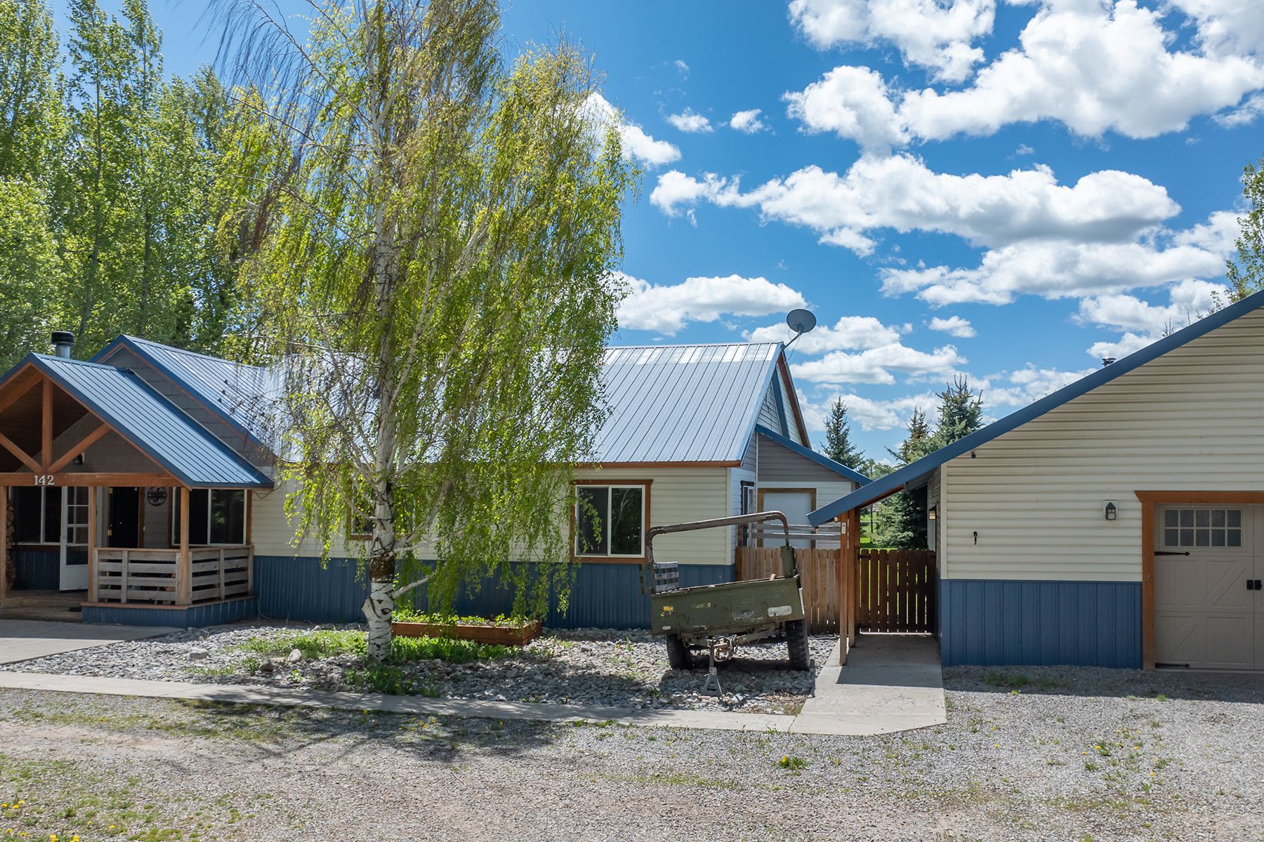 Charming Home with Privacy and Seasonal Water