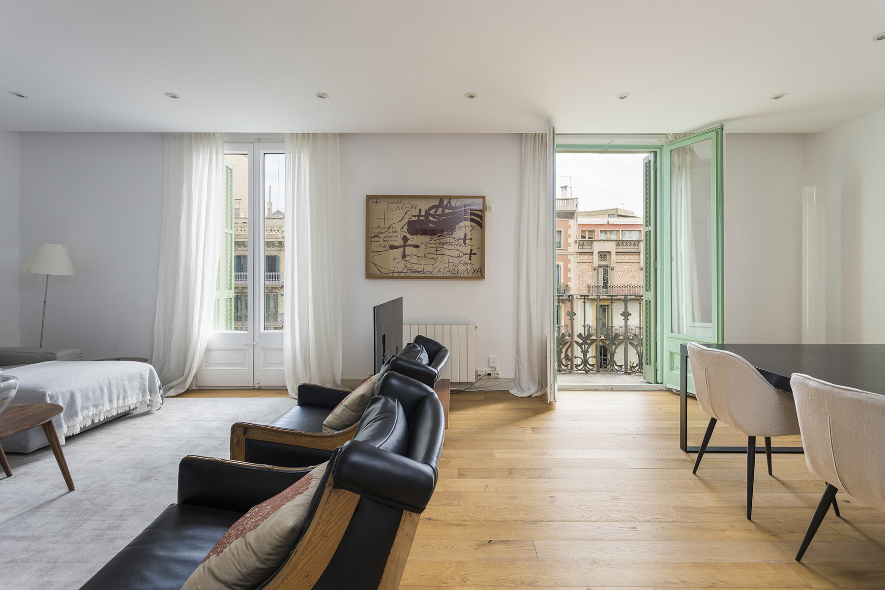 Stately apartment in a marvelous regal estate in Rambla Catalunya