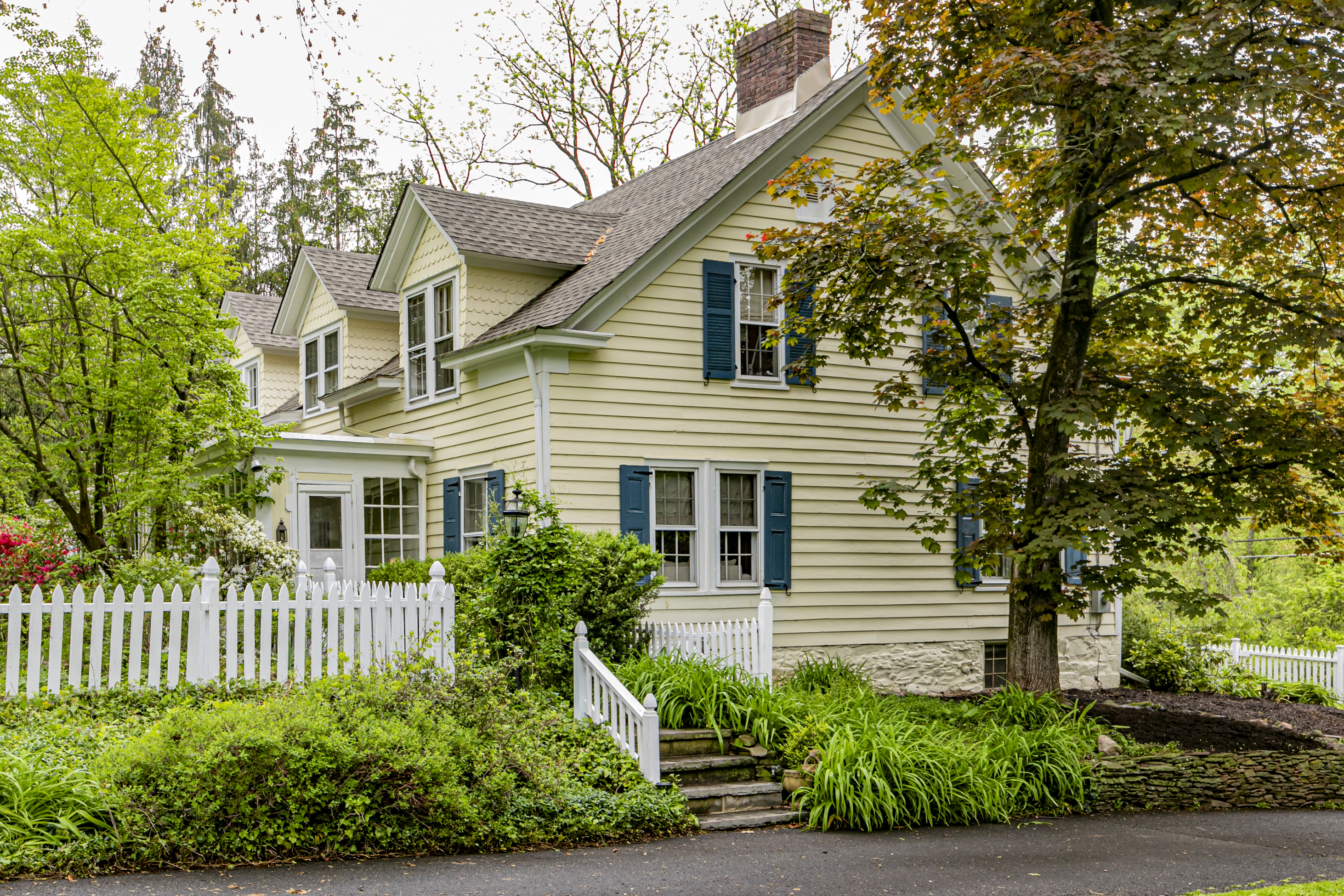 The Peter Nevius House - Antique Allure with Modern Enhancements