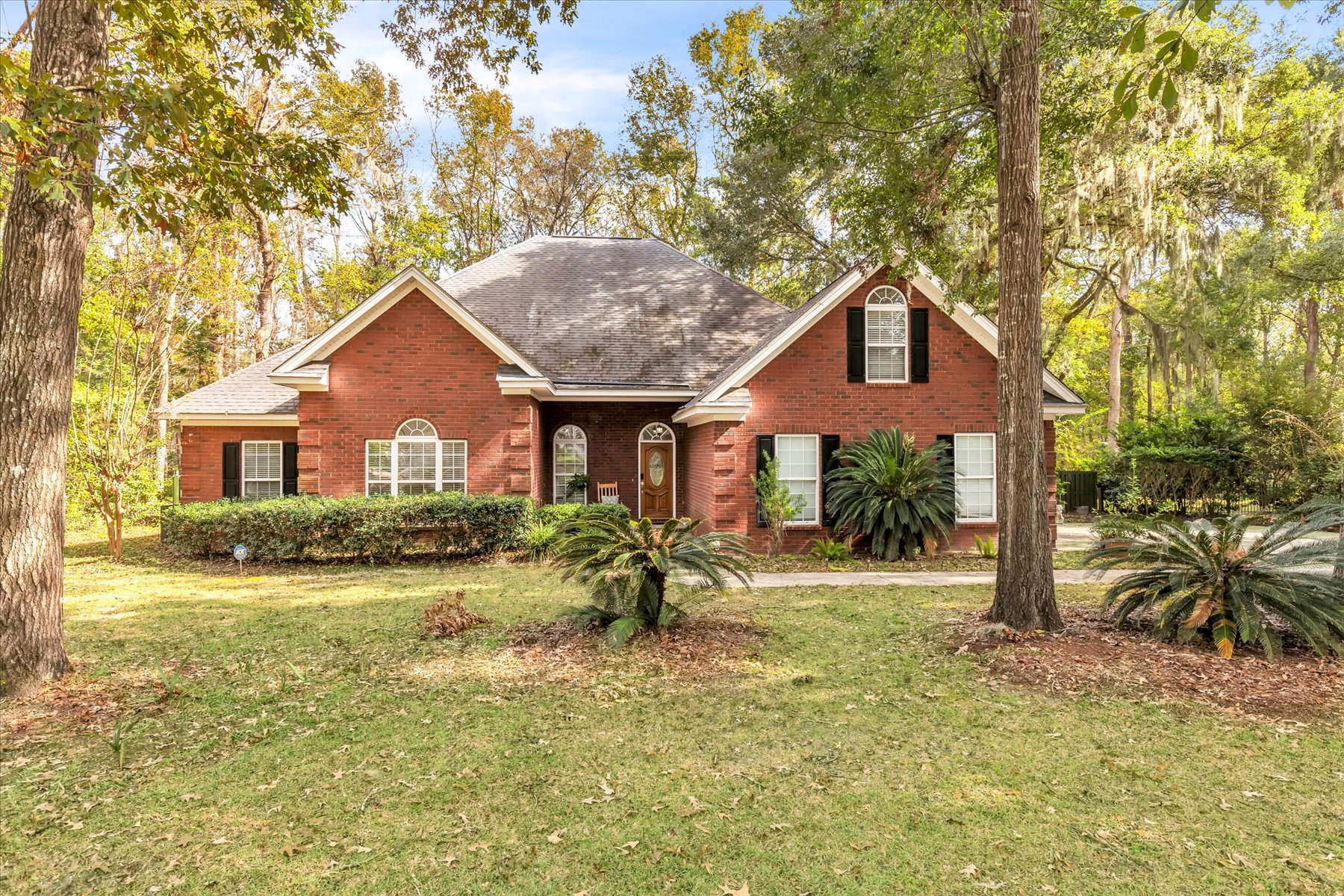 Expansive Brick Home in Tranquil Neighborhood of Richmond Hill