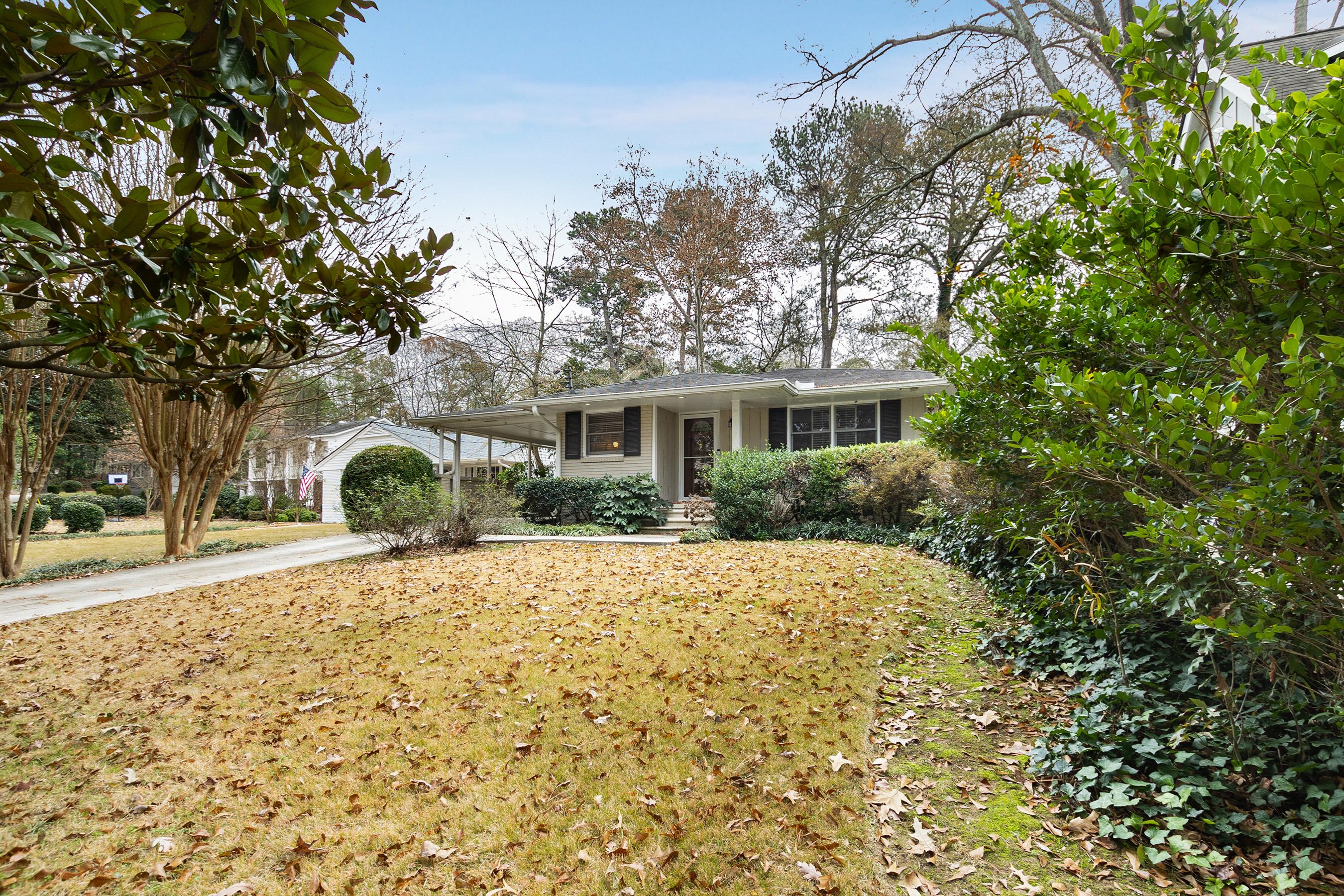 Charming Bungalow that Provides Comfort and Practicality